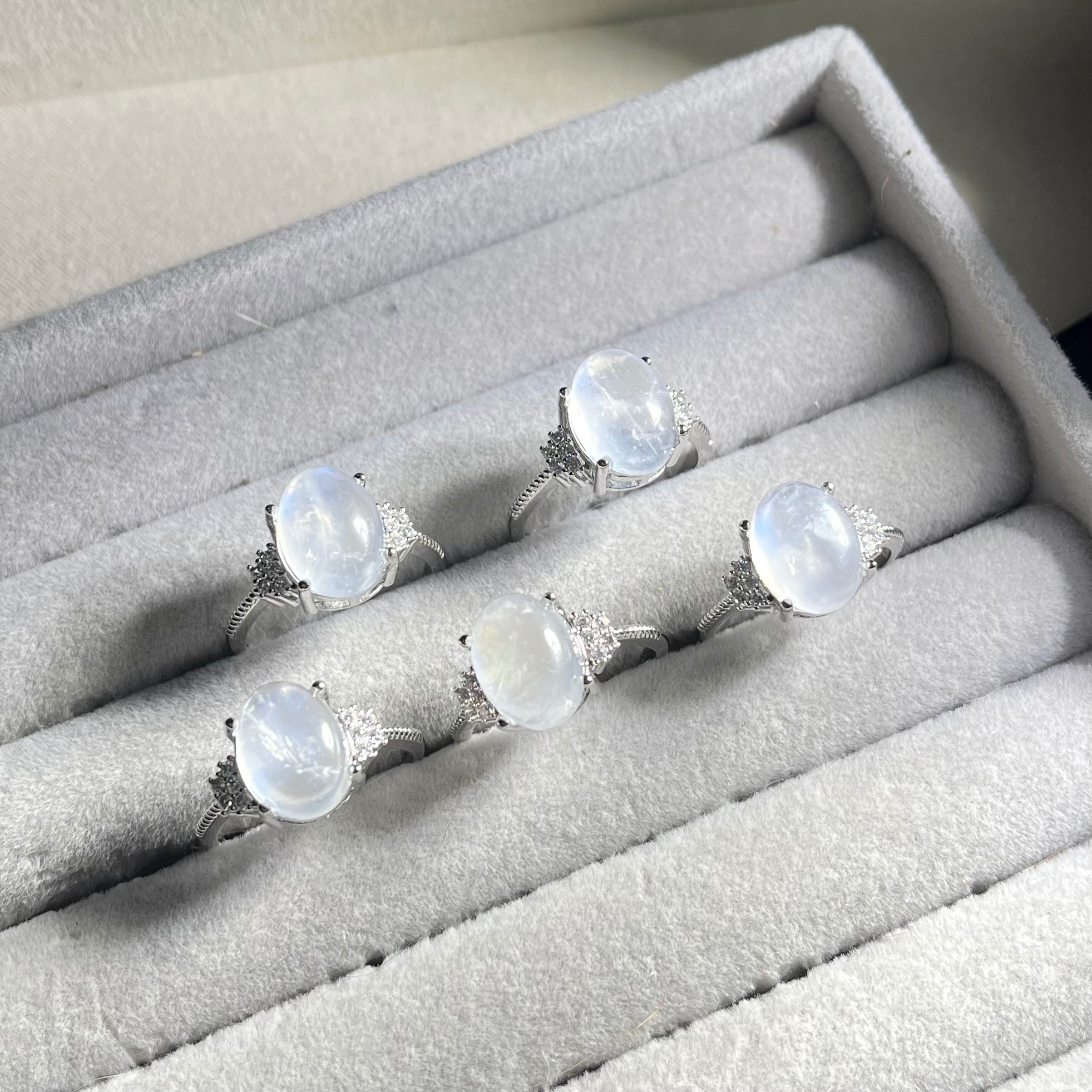 藍光閃閃✨藍月光大蛋面戒指💍