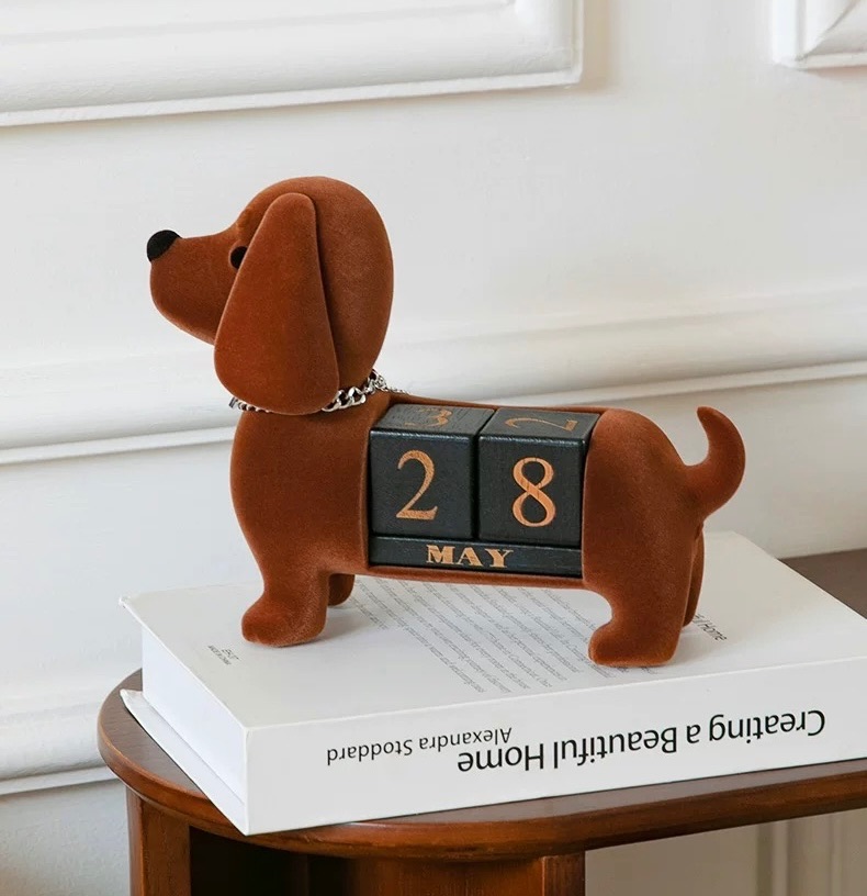 高質感臘腸狗日曆裝飾
