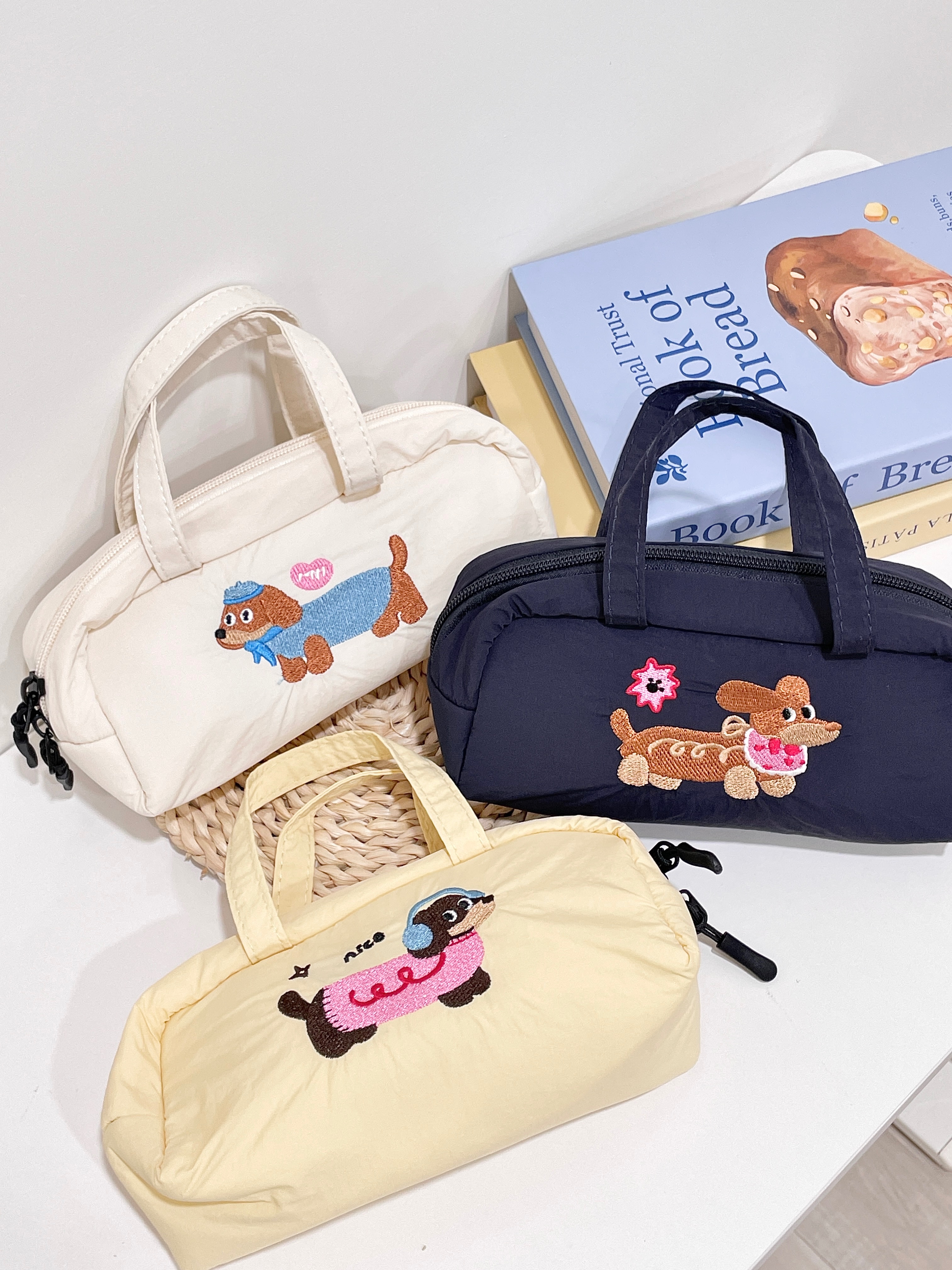 可愛刺繡臘腸狗萬用小包