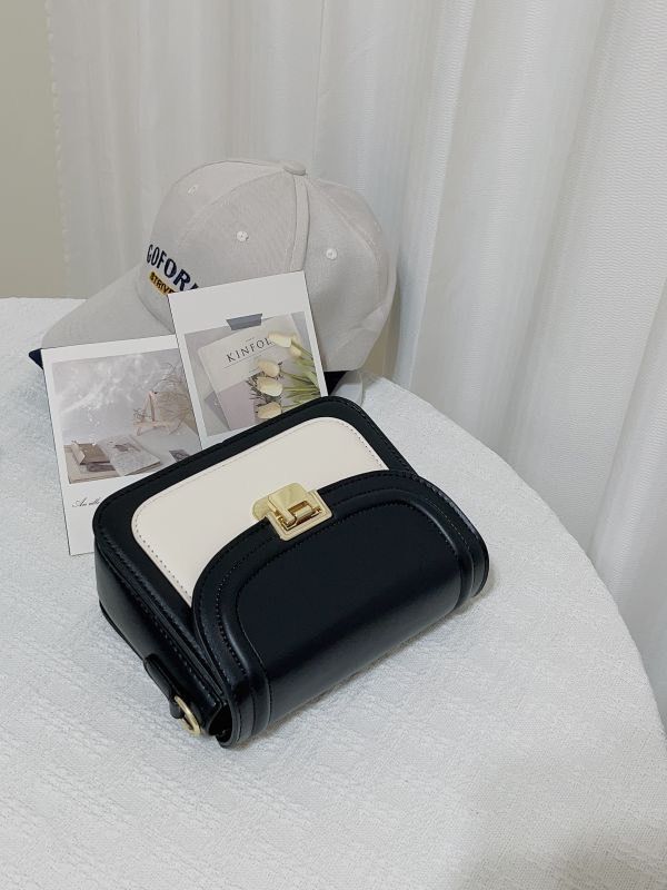 經典不敗款✨ 撞色扳釦馬鞍包 ✨/多分層/馬鞍包/休閒/好穿搭/撞色/肩背/斜背/經典配色/質感包/女用包款/流行款式