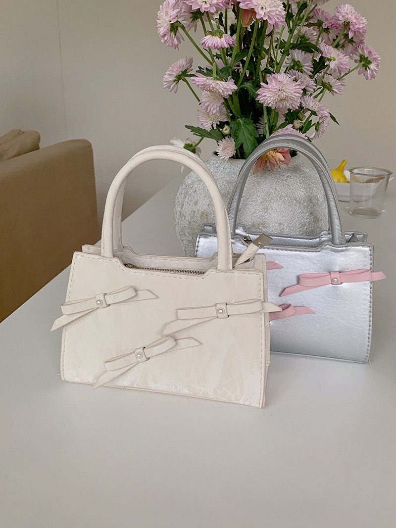 韓國流行芭蕾風✨蝴蝶結芭蕾包✨/今年最夯/銀色超時尚/韓系穿搭/溫柔甜美/可斜背/流行款/小包/甜美風/手提包/肩背包