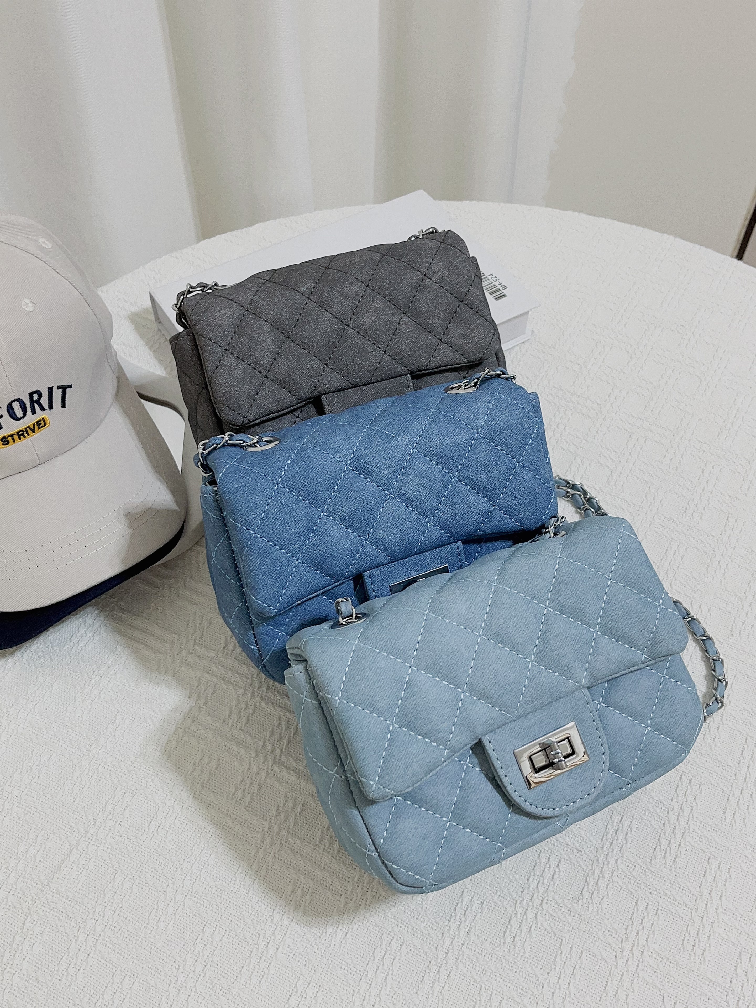 恬靜休閒時尚風✨丹寧菱格小香方胖 ✨/銀球調節肩帶/牛仔風格/方胖包/菱格/帶點甜美/小香風/三色可選/酷帥