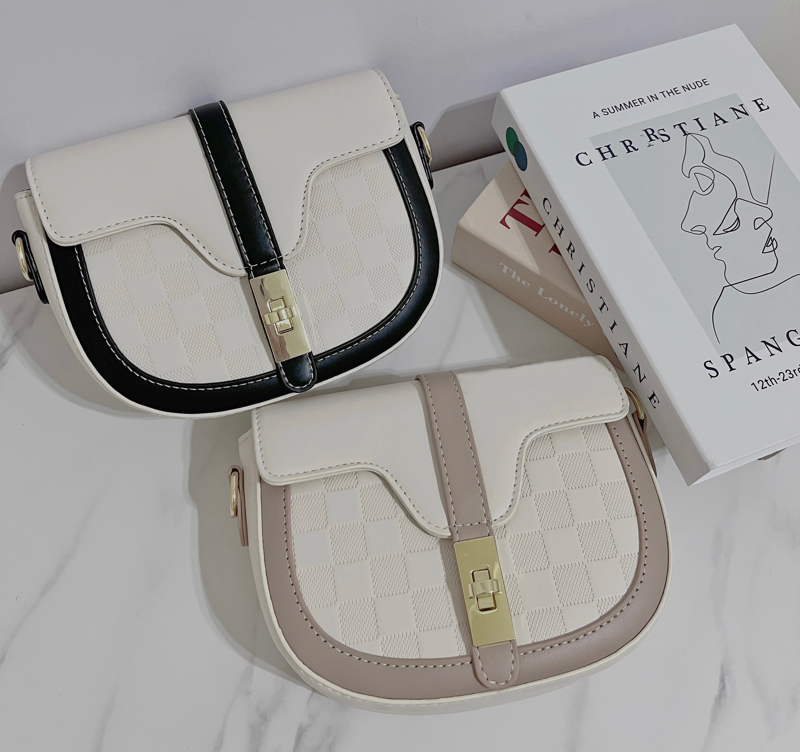 溫柔恬靜感✨輕格紋馬鞍包✨/姐妹聚會/浪漫約會/甜美穿搭/淡雅配色/可調背帶/馬鞍包/女包