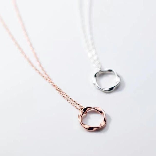 S925純銀 ✨莫比烏斯項鍊✨/無限循環的愛/低敏/扭圈/簡約好搭/時尚/玫瑰金項鍊/銀色項鍊