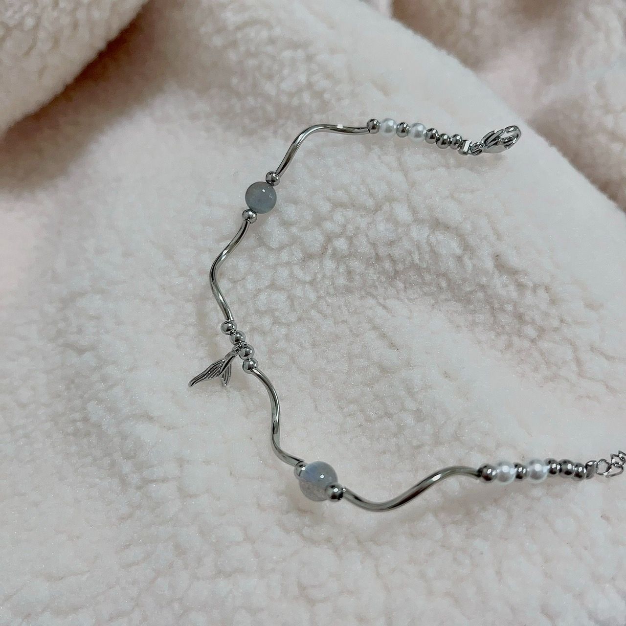 穩定情緒✨藍月光水晶魚尾手鍊✨/堅韌鈦鋼鏈/溫和靜謐/帶來好運/魚尾設計/女手鍊