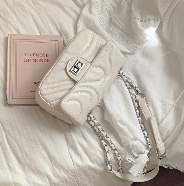 獨特包款✨波浪紋線條奶油包✨兩種背法/充滿設計感/銀釦銀鍊/個性時尚/休閒可愛/女包/單肩包/肩背包