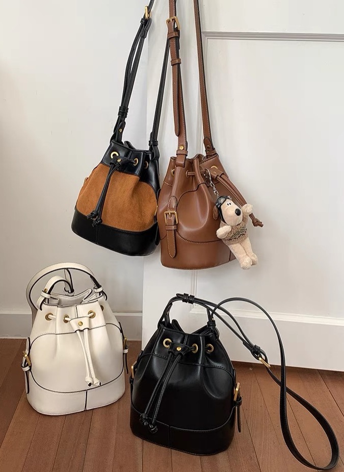 底部硬版不變形✨ 設計師款水桶包 ✨車線/質感設計/束口包/前有貼袋/底部硬版/水桶包/斜背包/背包/女包