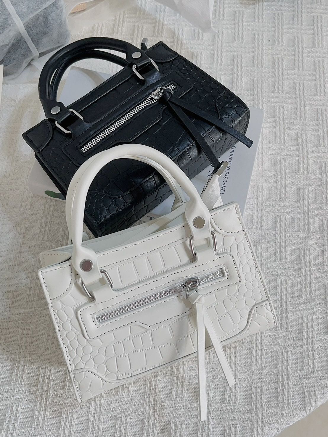 俐落個性款✨時尚鱷魚紋小包 ✨鱷魚紋/附長背帶/帥氣包包/俐落個性/手提包/斜背包/肩背包/女包/個性包包/小包