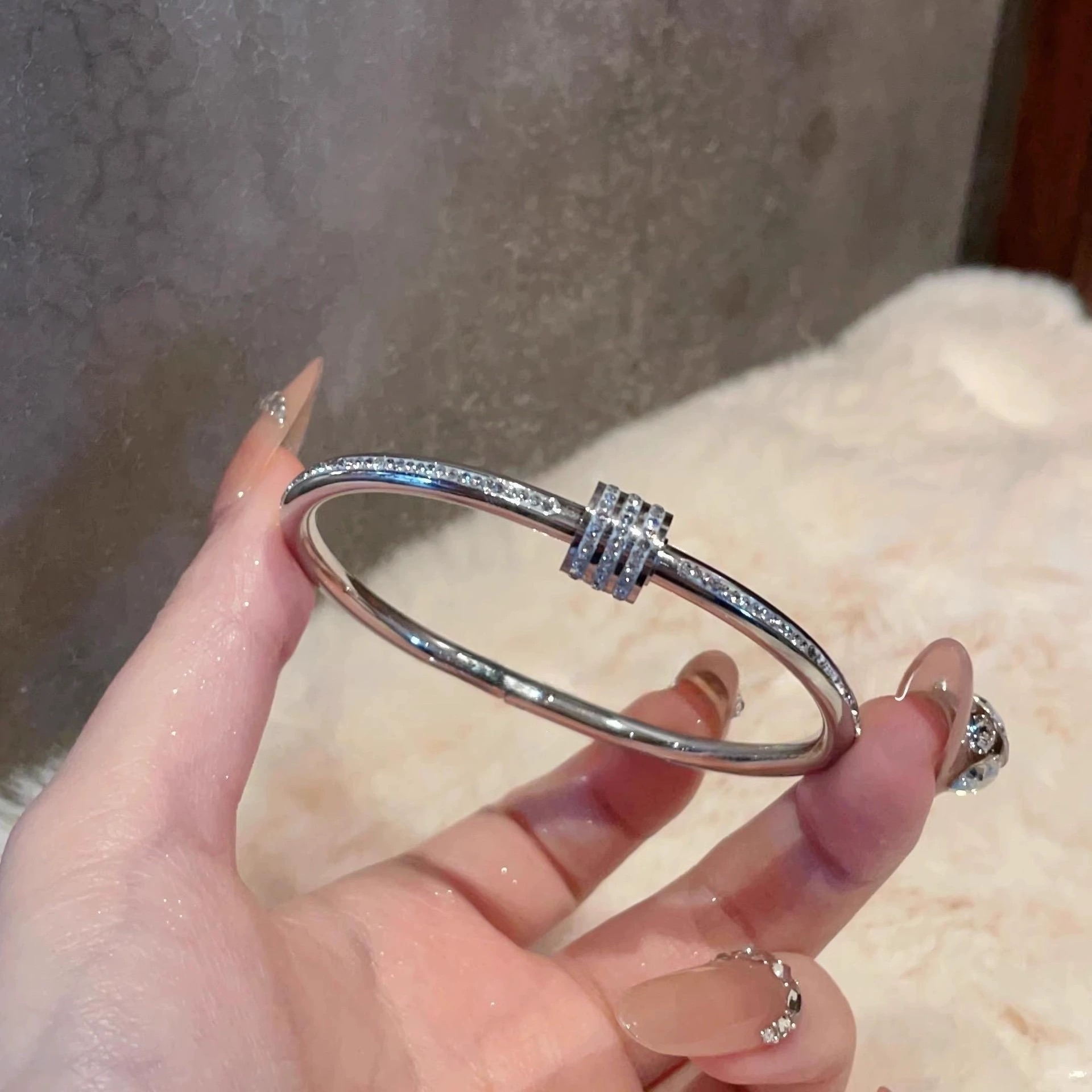 鈦鋼手環✨滿鑽小蠻腰手環✨高貴氣質/女神款/滿鑽設計/輕奢飾品/鈦鋼飾品/低敏材質/可碰水/溫柔穿搭