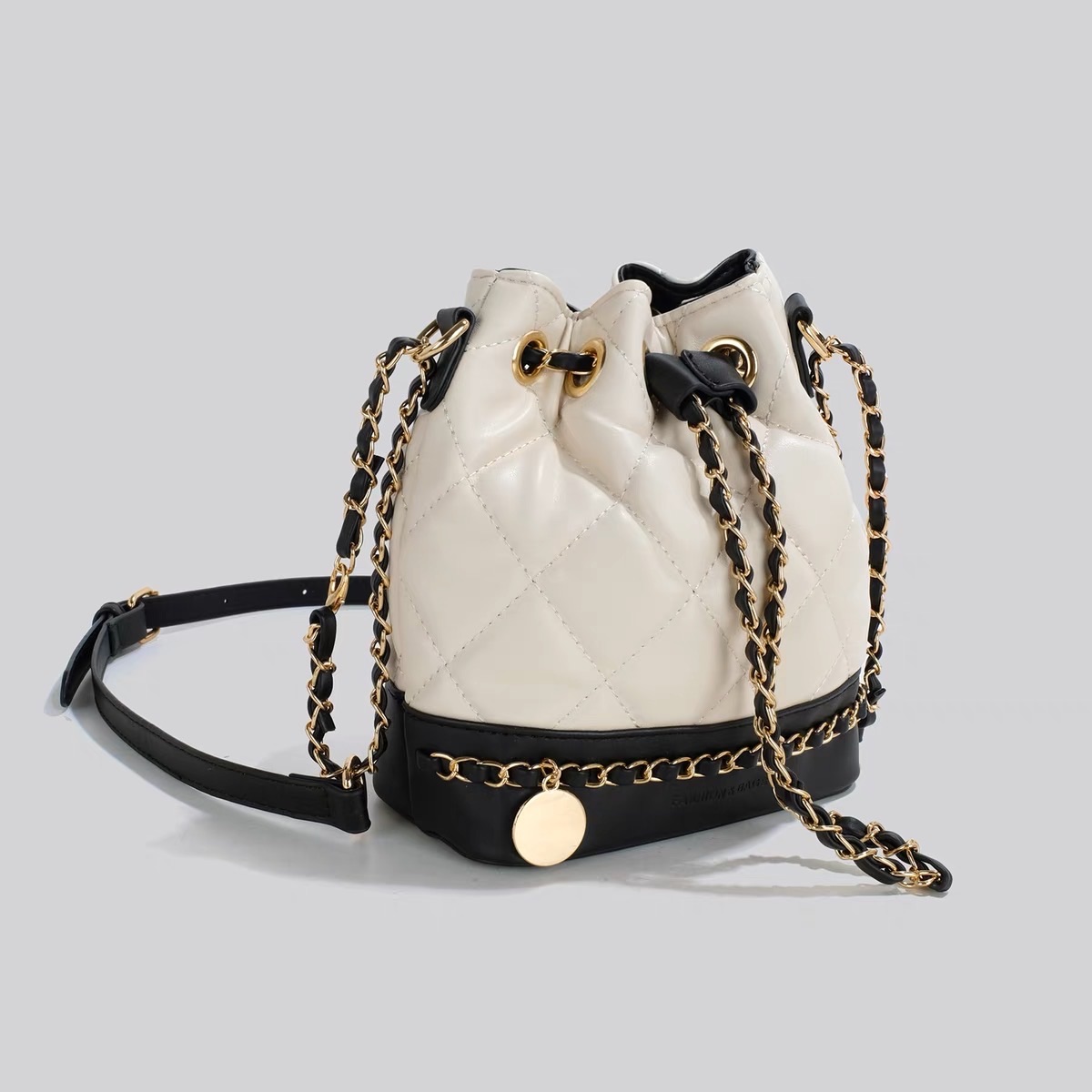 輕奢溫柔✨小香菱格紋水桶包 ✨溫柔穿搭/高級感包包/菱格紋包包/小香風包包/肩背包/女包/小香包包/斜背包/時尚包包