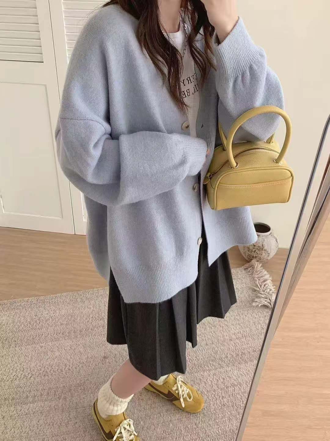 ☆預購☆3色🧡後刺繡小銀標寬鬆針織開衩外套（早鳥優惠至10/18）