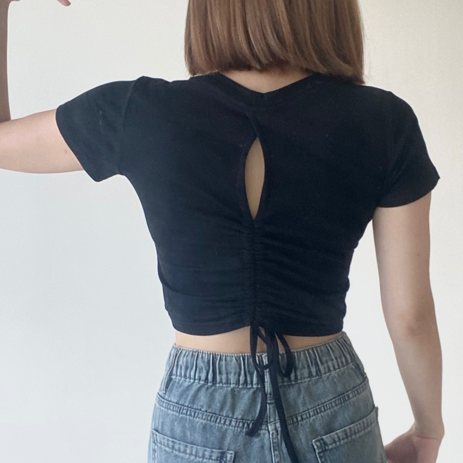 小辣椒 心機露背簍空抽繩上衣黑色