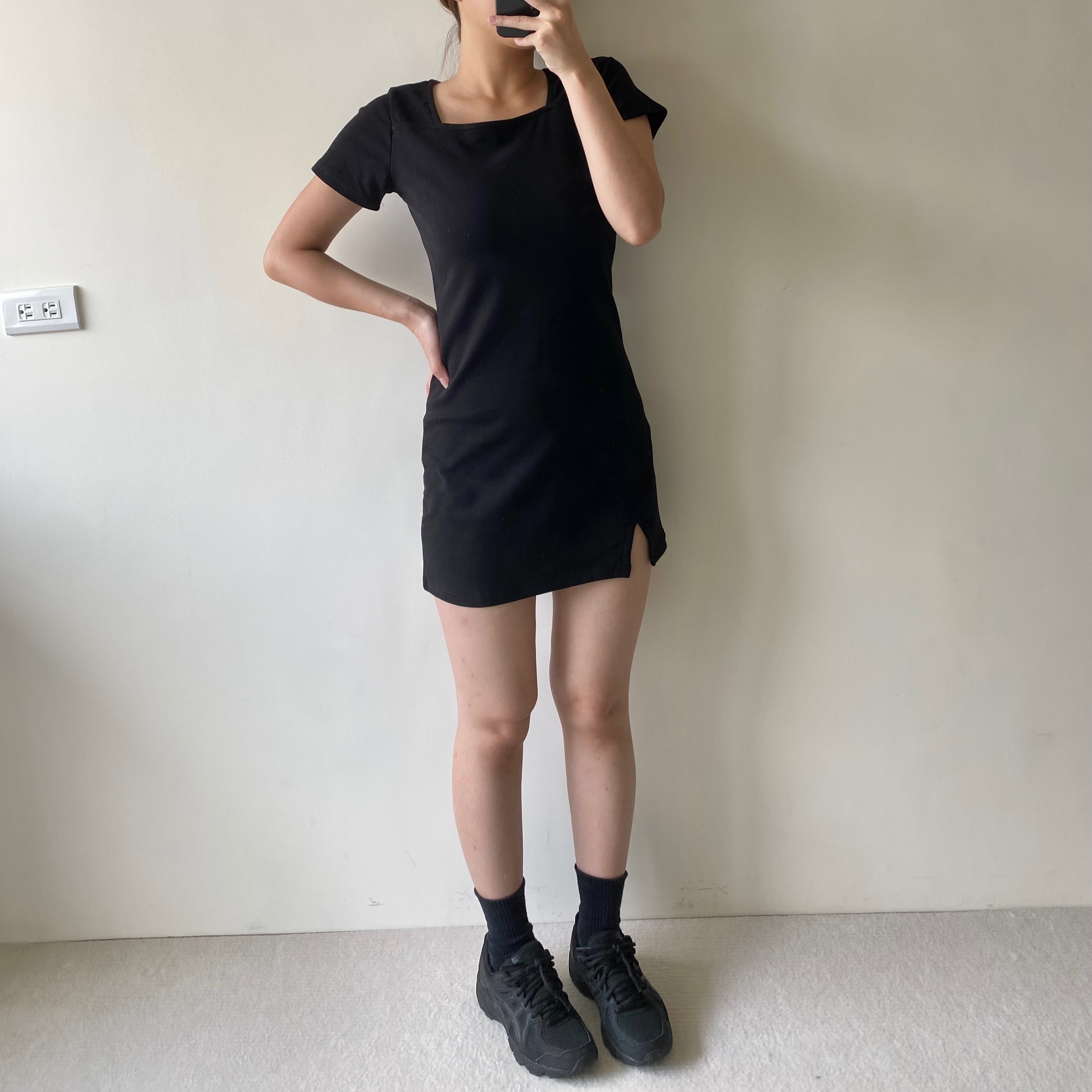 休閒方領彈性開岔短洋裝 黑 S/M