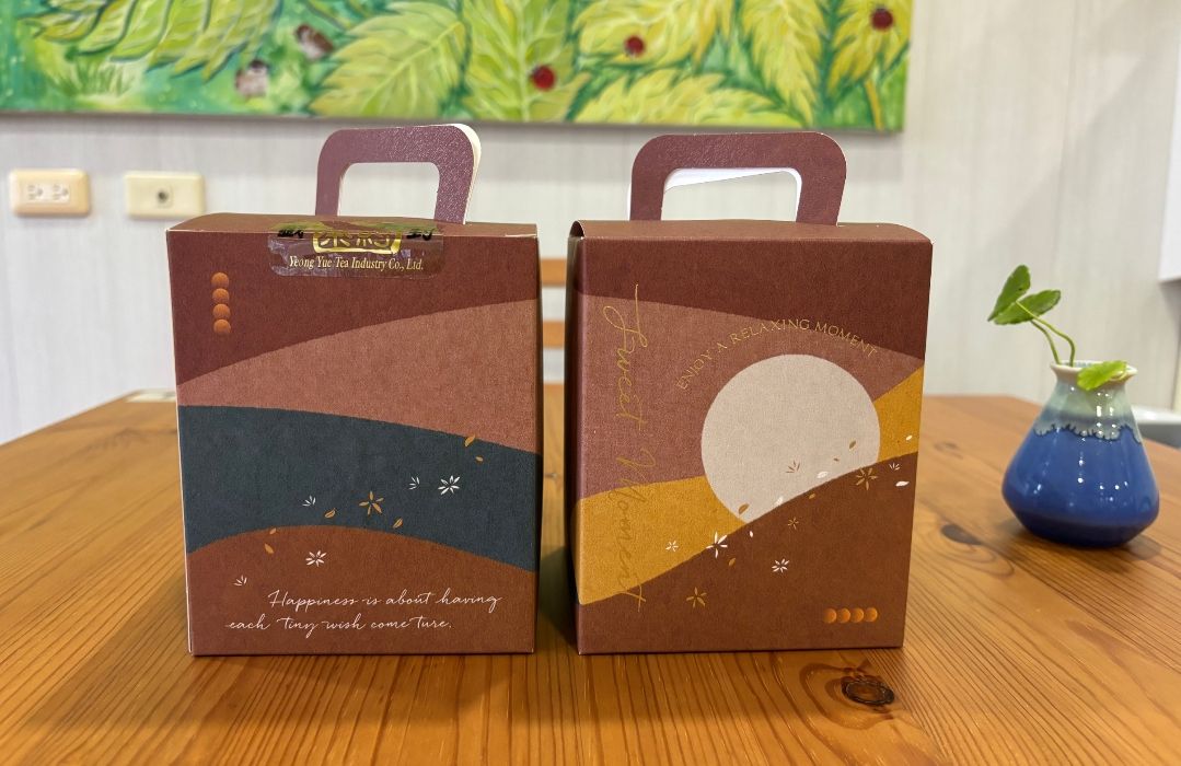 阿里山限定原片茶（清香型）   三角立體茶包（一盒20入/$20）