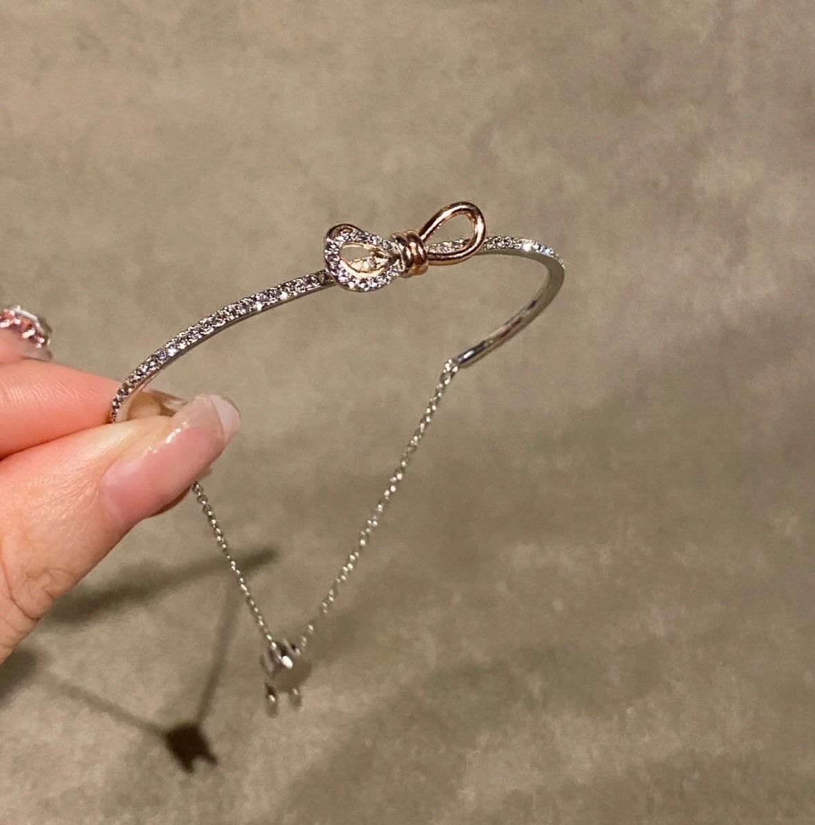 ＜預購＞SWAROVSKI 施華洛施奇 蝴蝶結滿天星手鐲 （可調節）