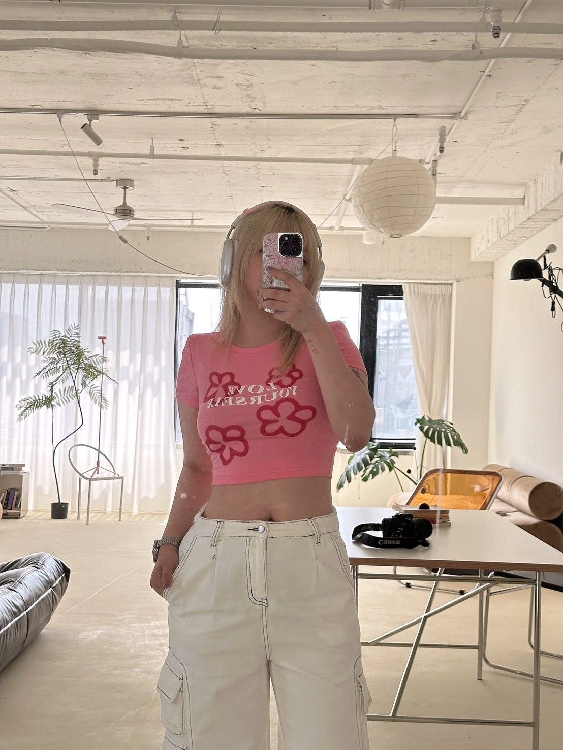 𝑶𝑱𝑰𝑮韓系塗鴉花花短T 韓國 親膚 休閒 約會 穿搭 美式 彈力