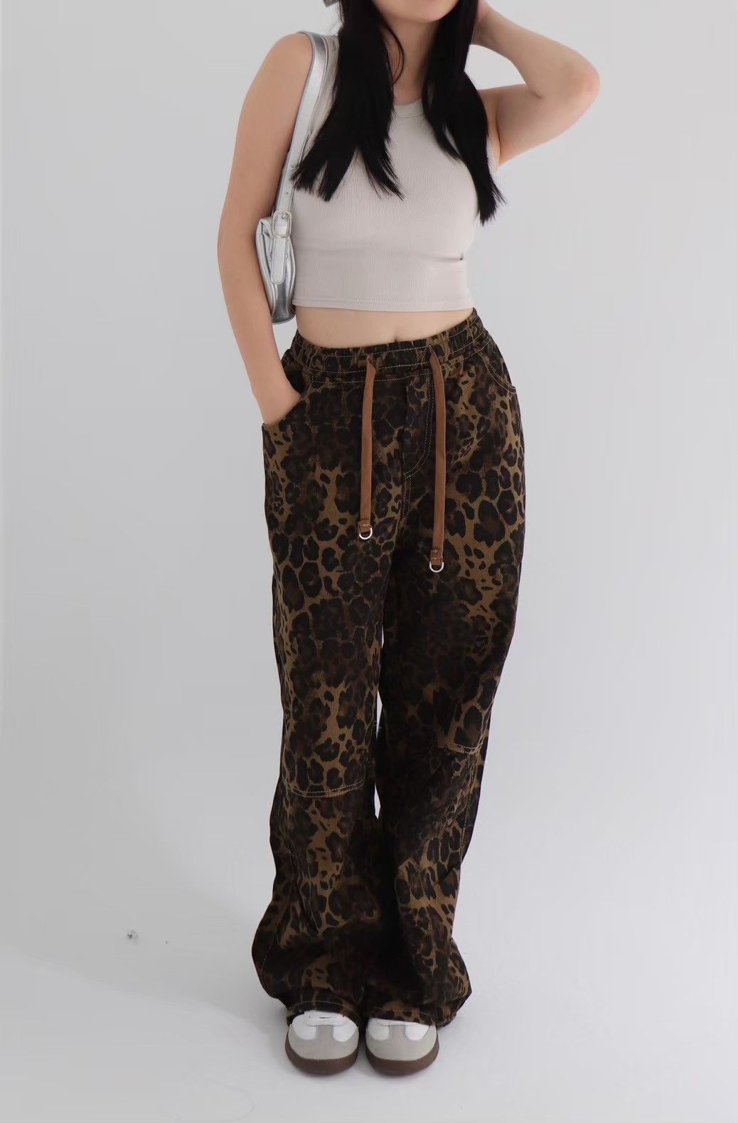 𝑶𝑱𝑰𝑮 洗水挺料豹紋落地直筒寬褲