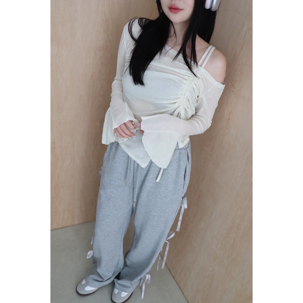 𝑶𝑱𝑰𝑮 微透單肩抽繩造型上衣