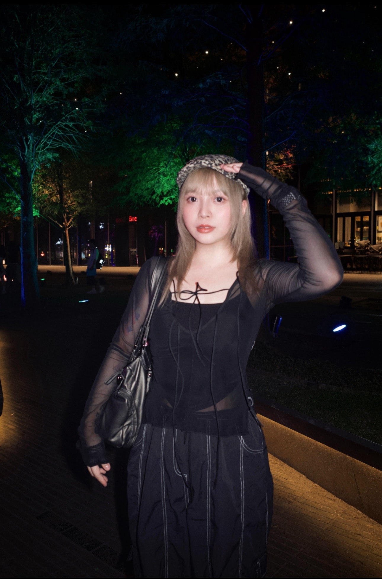 加入最愛!💗高彈力微辣設計綁帶透透上衣