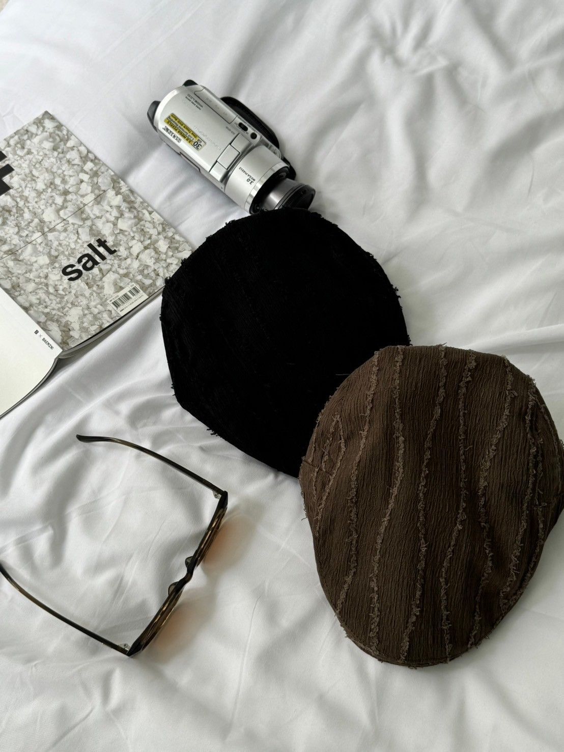 𝑶𝑱𝑰𝑮（穿搭加分項）毛鬚紋理後釦調節小偷帽