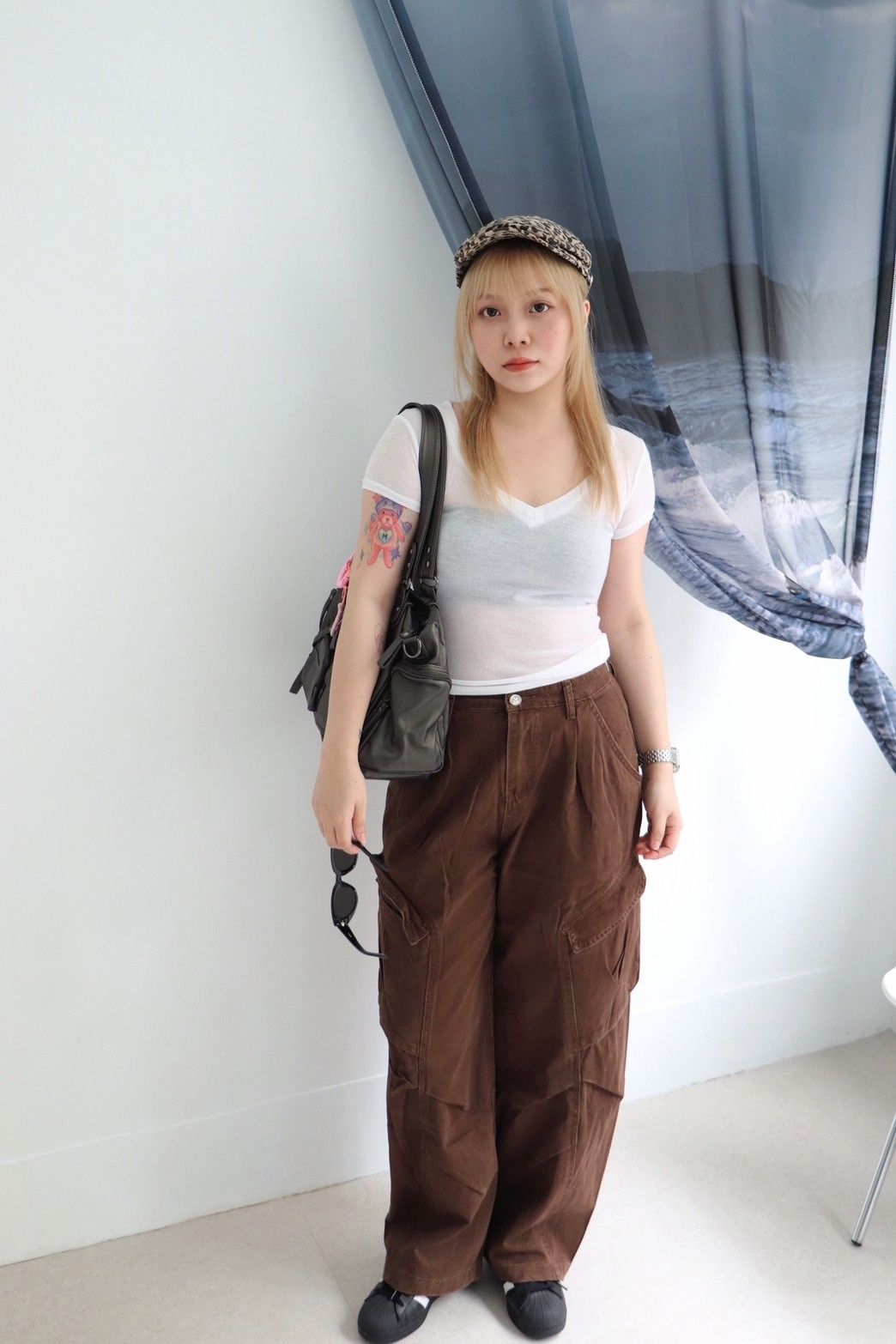 𝑶𝑱𝑰𝑮（偷偷藏不住）微透V領修身上衣