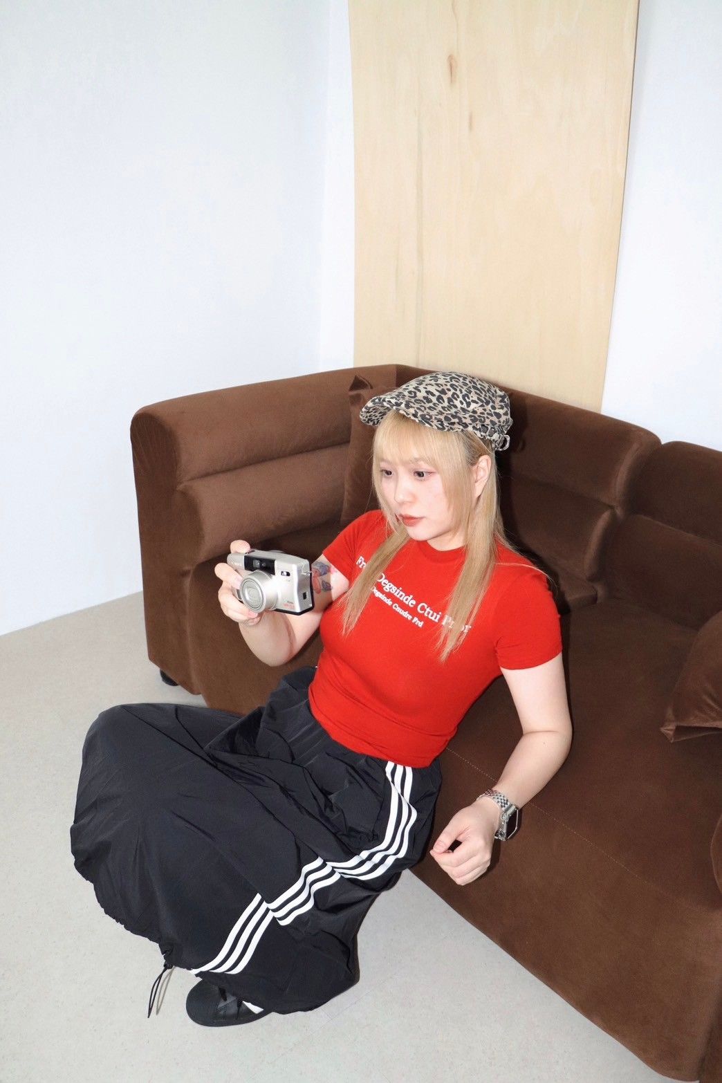 𝑶𝑱𝑰𝑮英文標楷體彈力修身上衣 合身 簡約 韓系 百搭 小清新