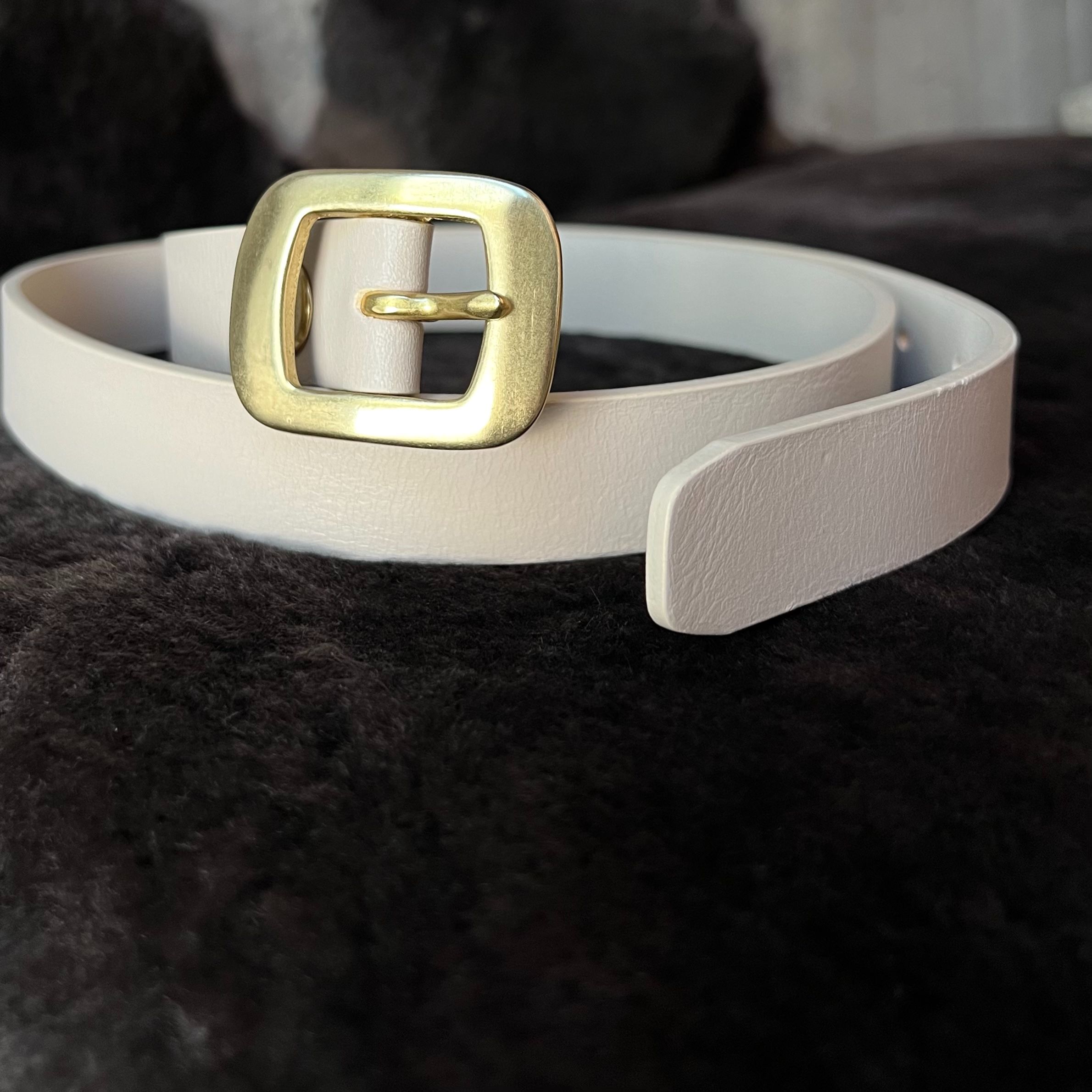 2.5cm寬皮帶  9.方頭米灰白