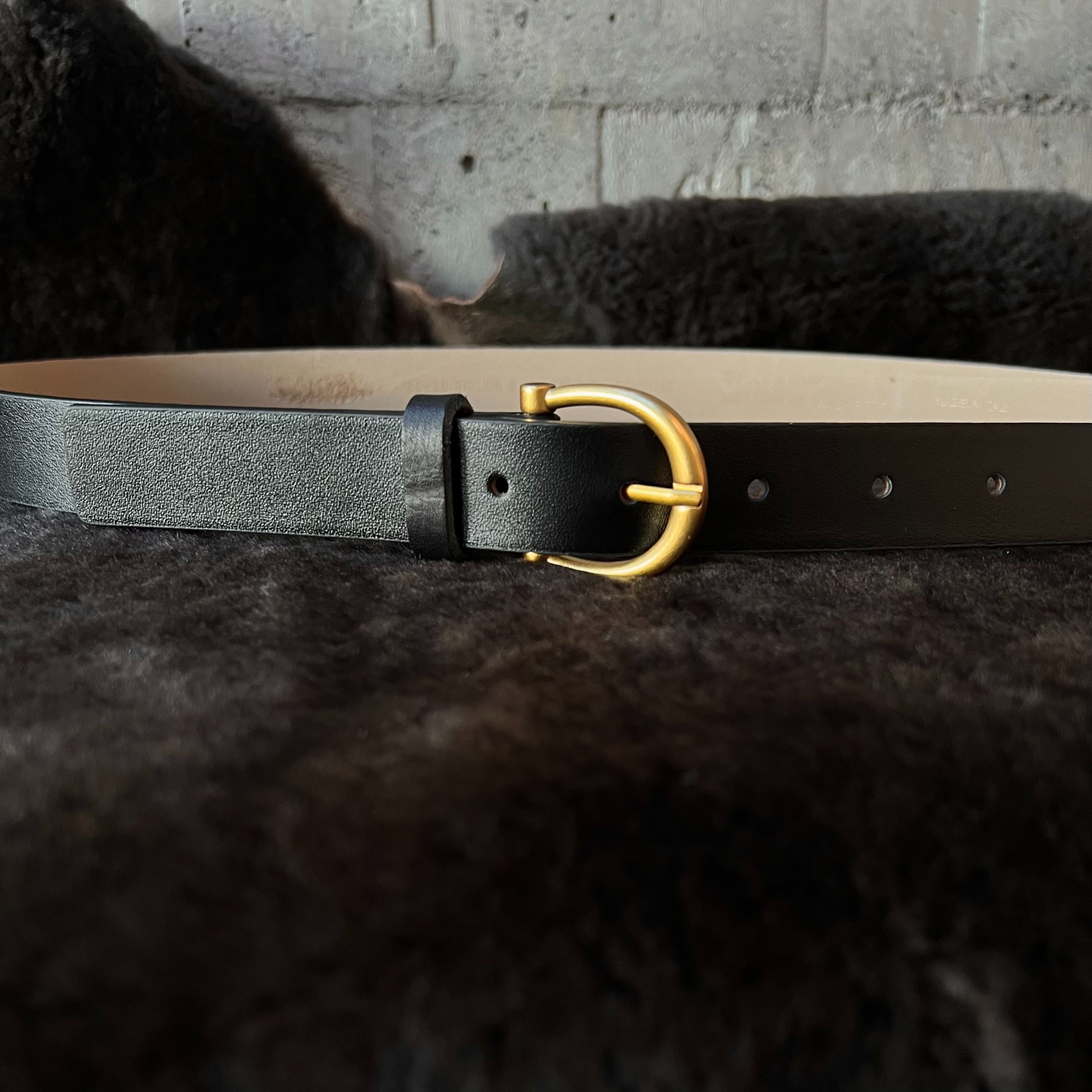 2.5cm寬皮帶  20.亮黑 背面奶茶