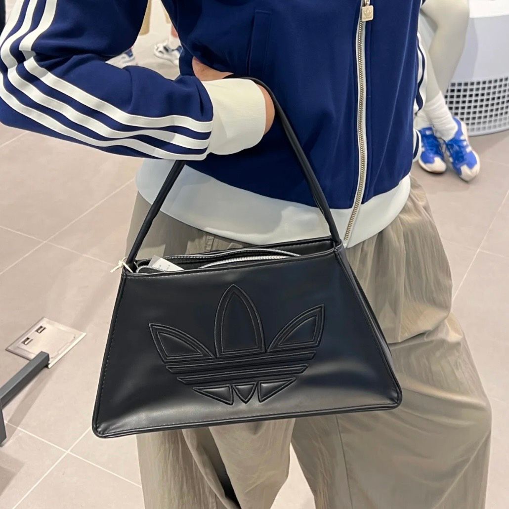 Fifty-nine Adidas 質感大容量肩背包🤍