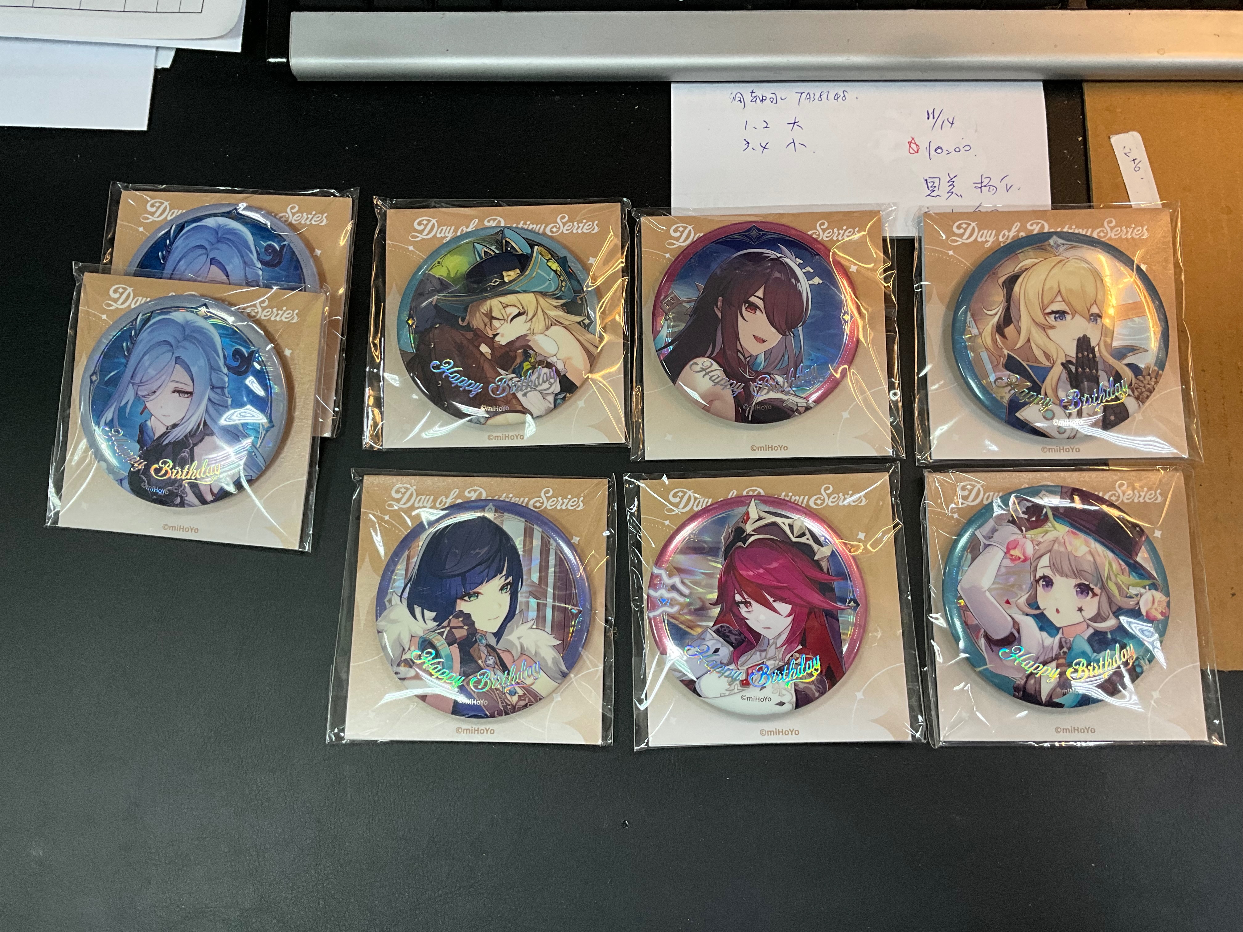 2025命定之日生日徽章（女角）字體有浮雕感喔！！