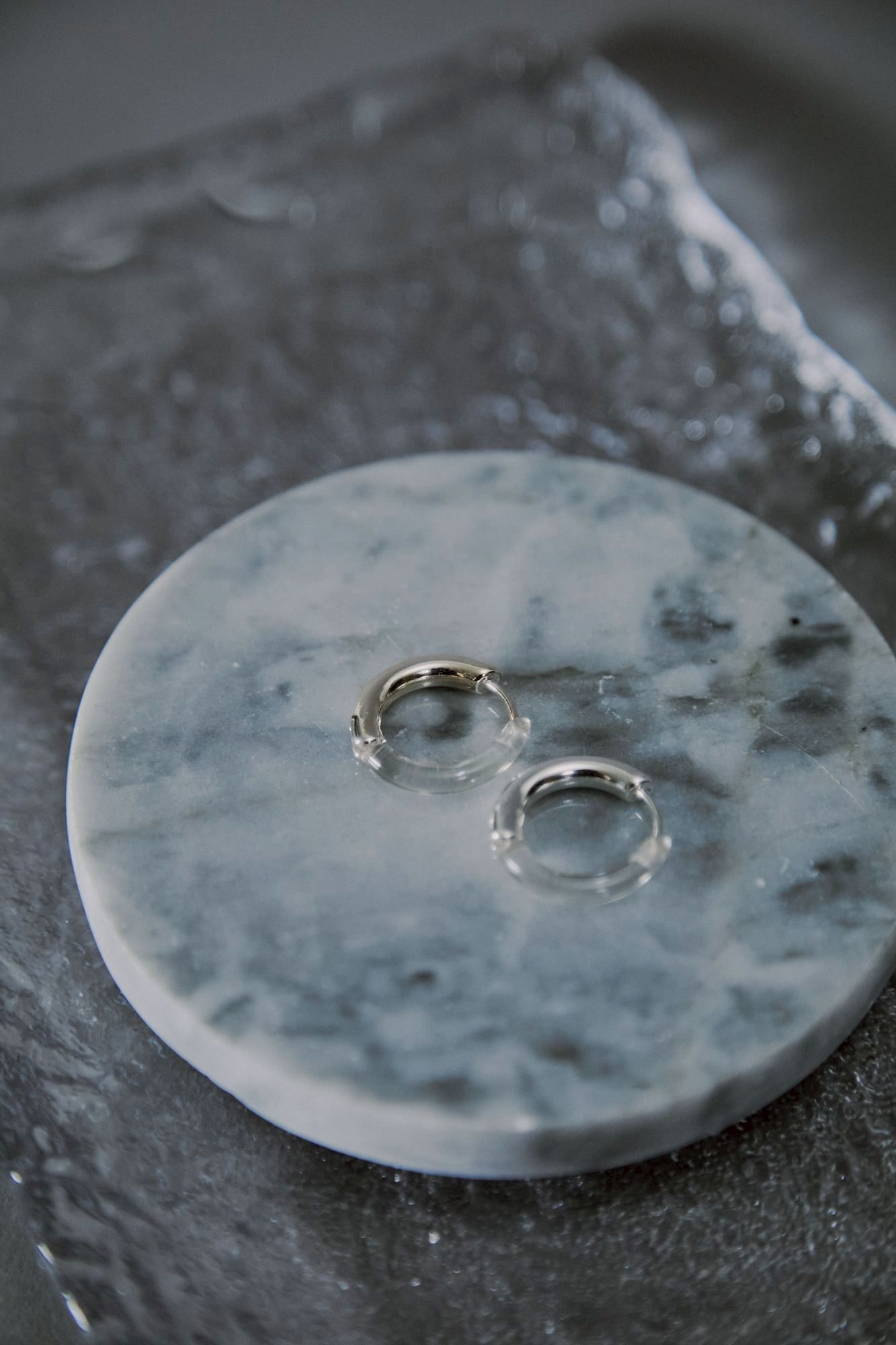 電波銀河對半切割拼接透明金屬圈圈耳環
