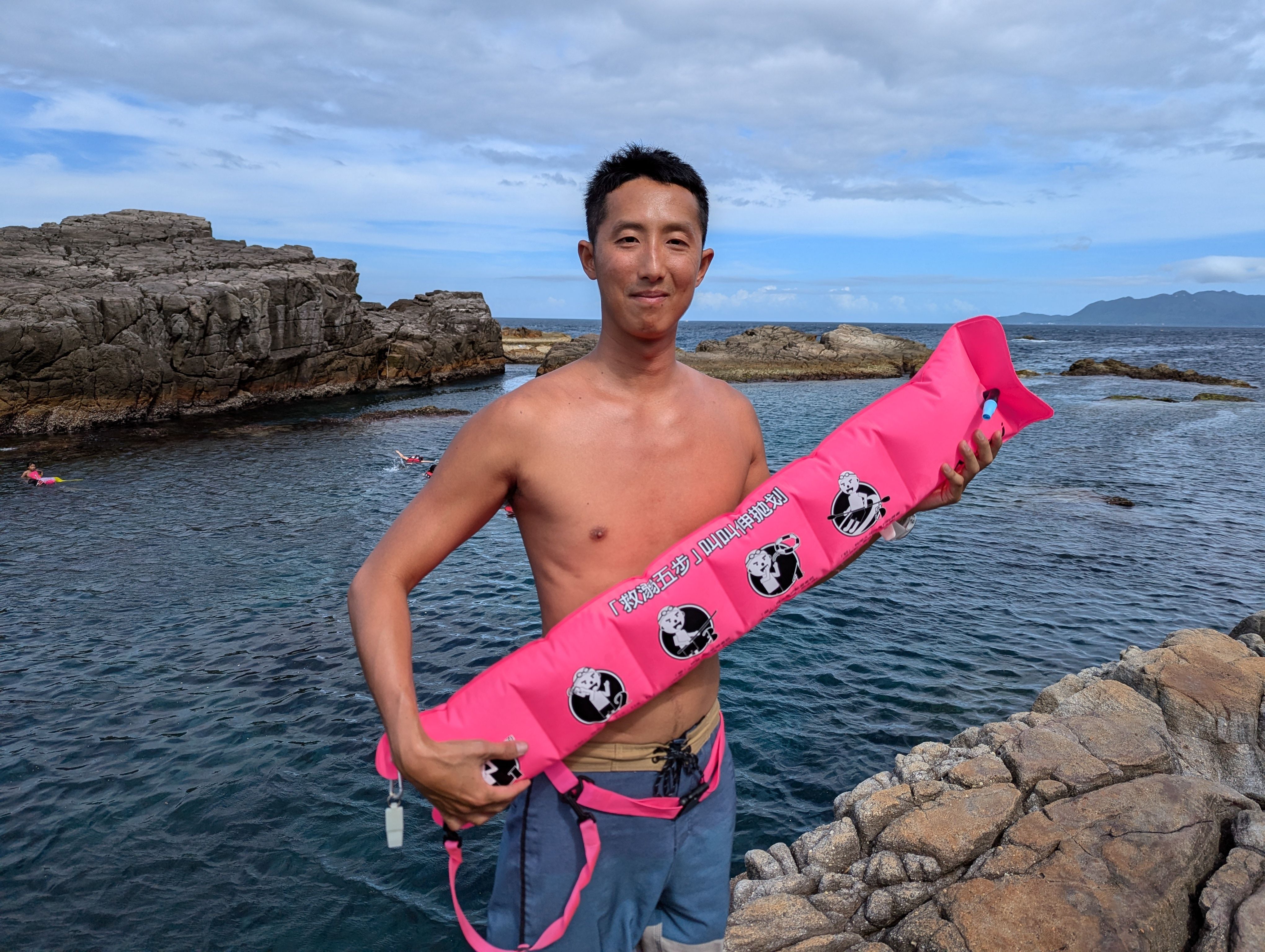 充氣魚雷浮標 - 取代游泳圈的安全戲水裝備，充氣好攜帶