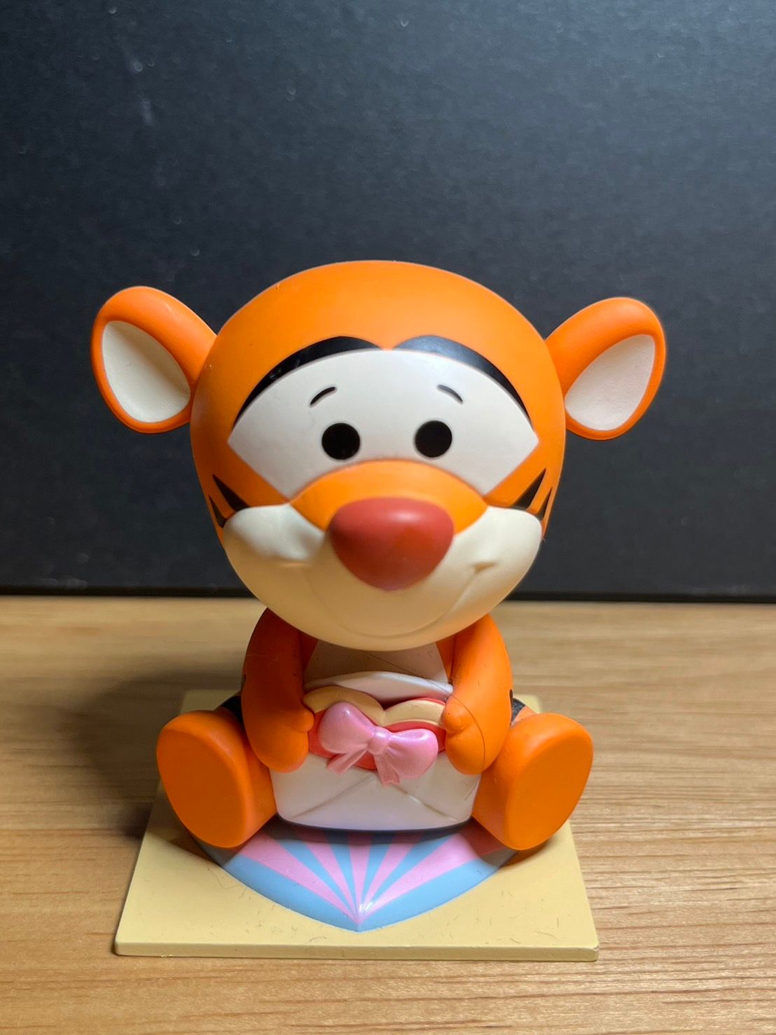 泡泡瑪特-小熊維尼-甜蜜系列-情書跳跳虎