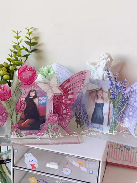 【預購】莫內花園 蝴蝶翅膀薰衣草鬱金香花朵壓克力相框/插卡壓克力立牌相框/收藏卡展示立牌/桌面擺設