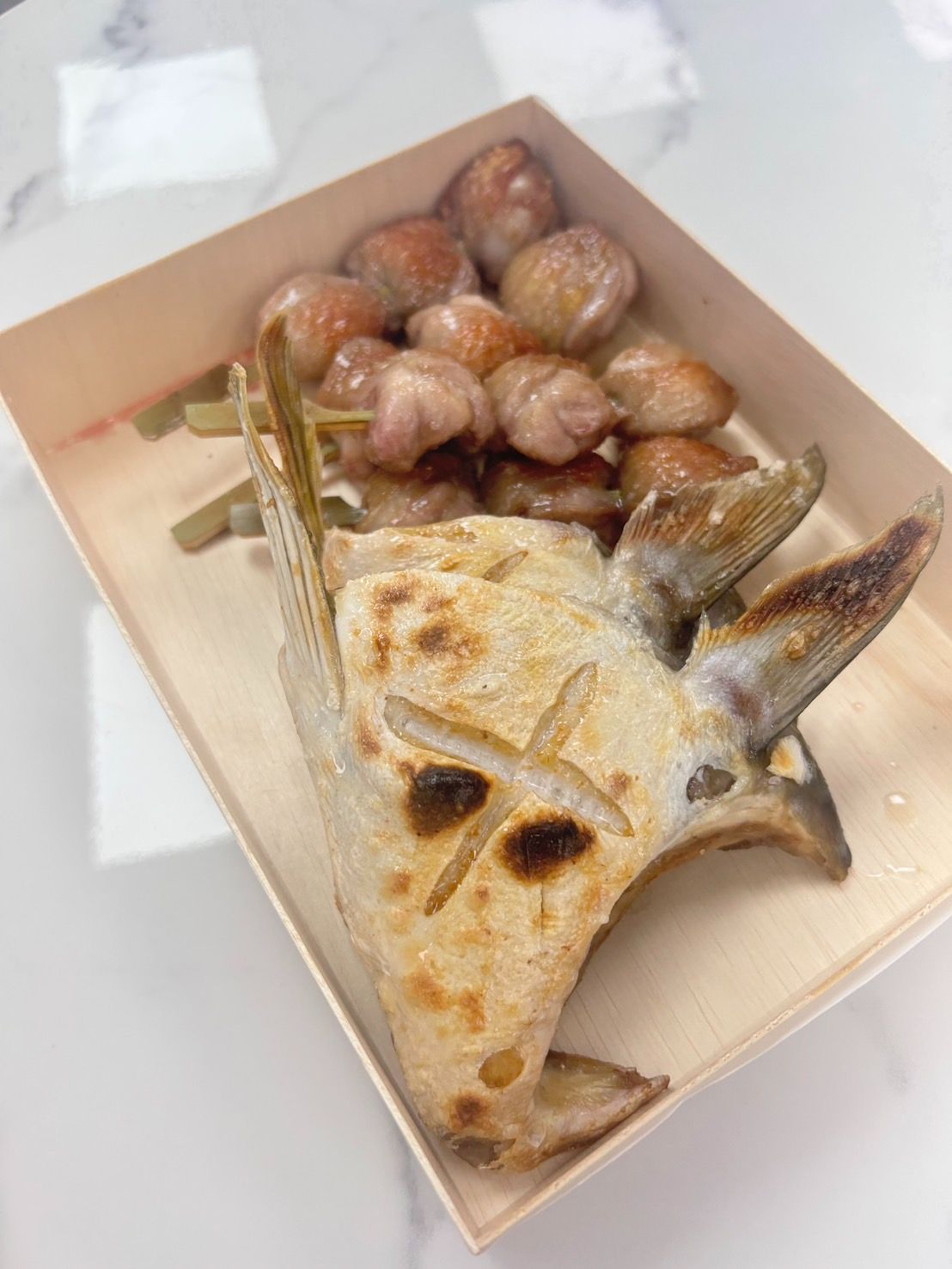 日本鰤魚下巴