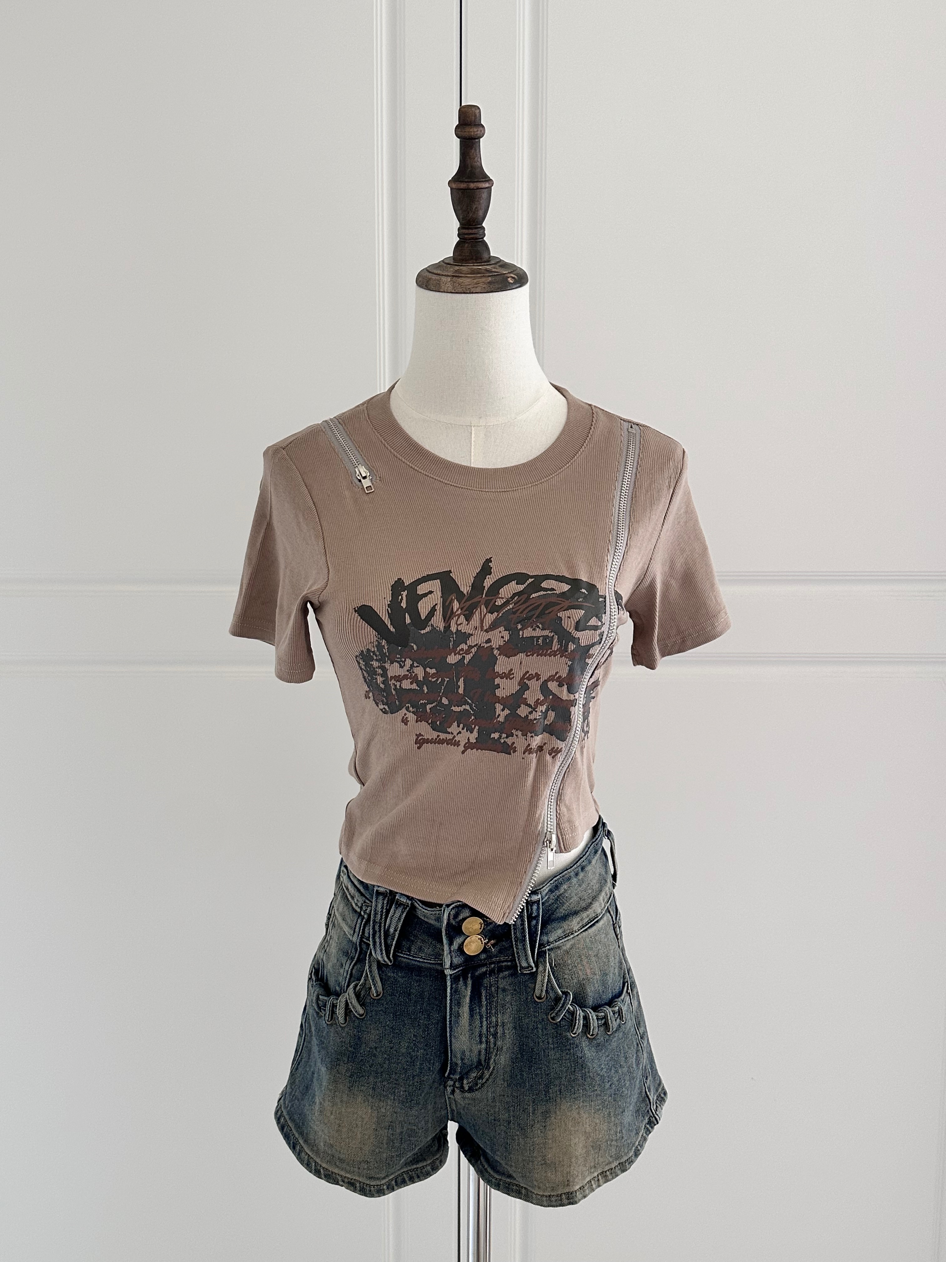 美式街頭 設計感 拉鍊 塗鴉 短版上衣