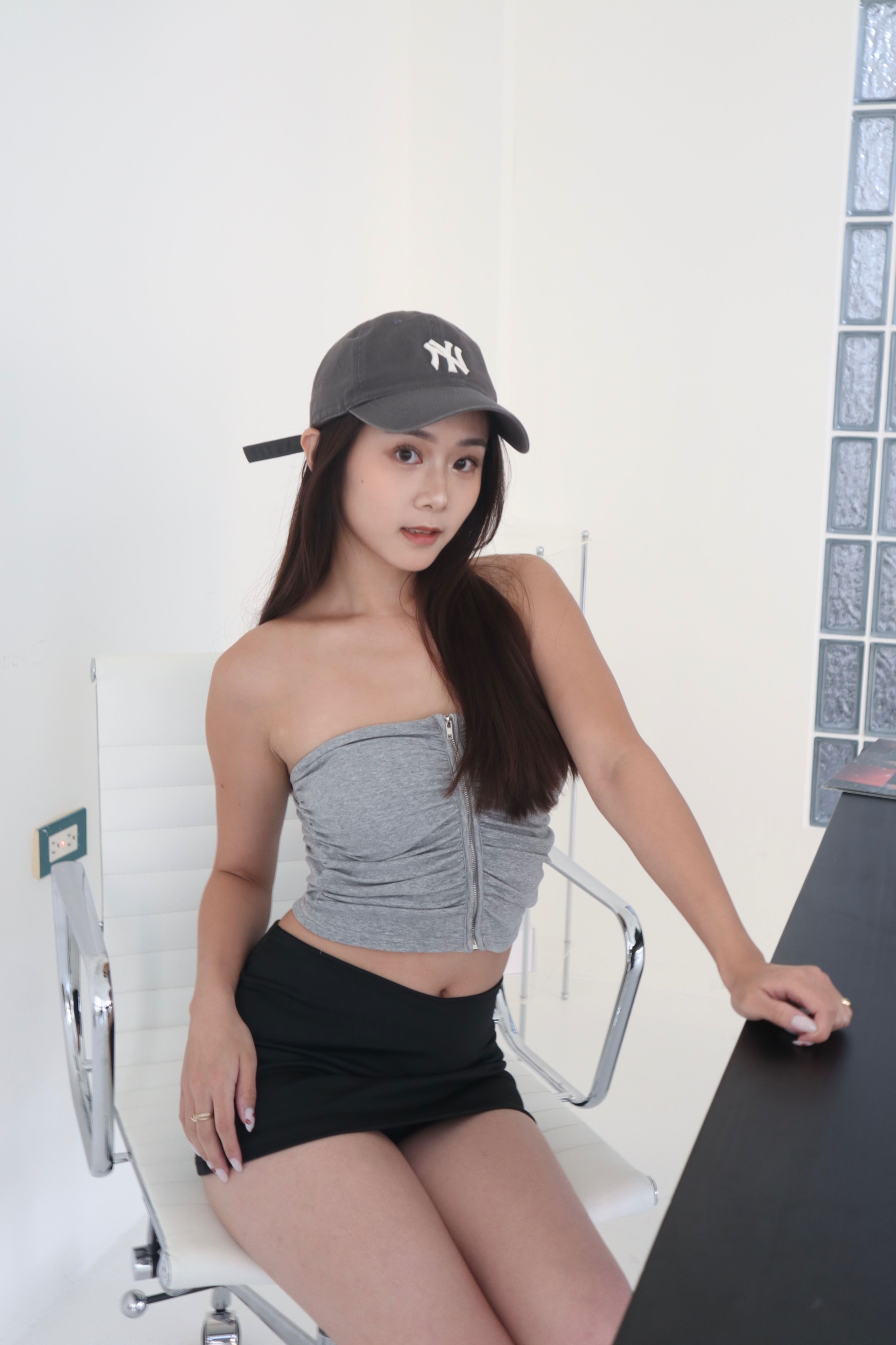 #T0013 | 🩶「SLIM ZIP」| 拉鍊抓皺小可愛 ✅ 小胸穿有型｜✅ 大胸穿顯瘦｜✅ 直角肩一拉就辣