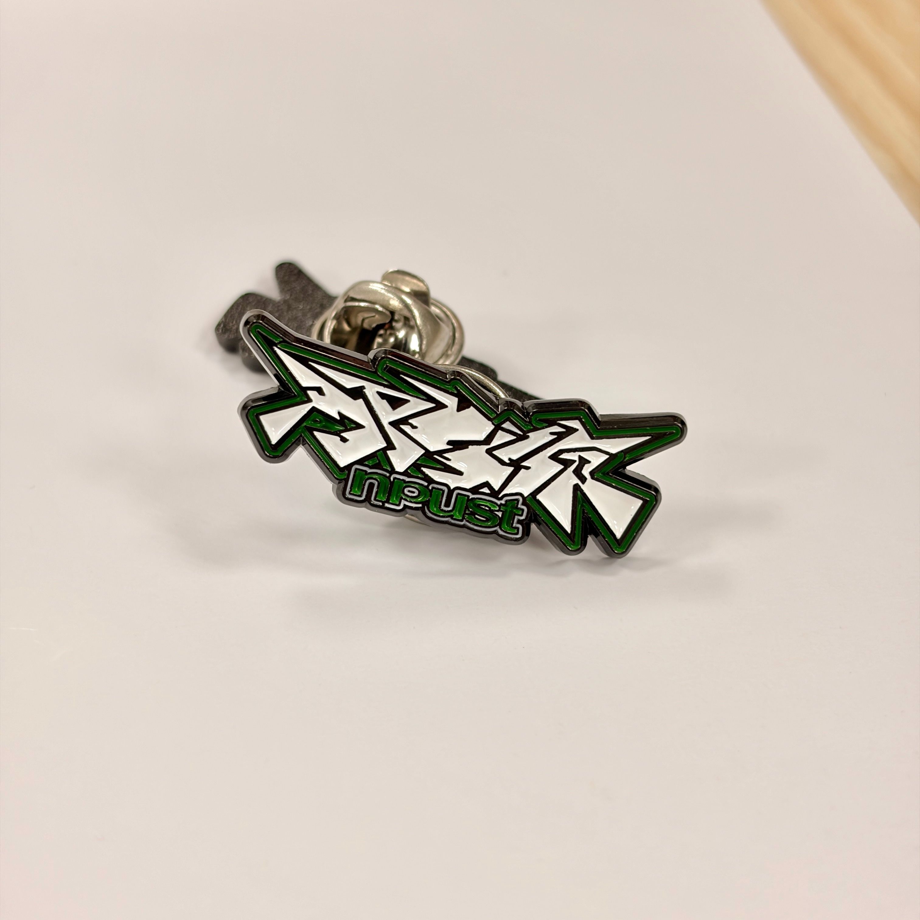屏科限定-塗鴉金屬徽章