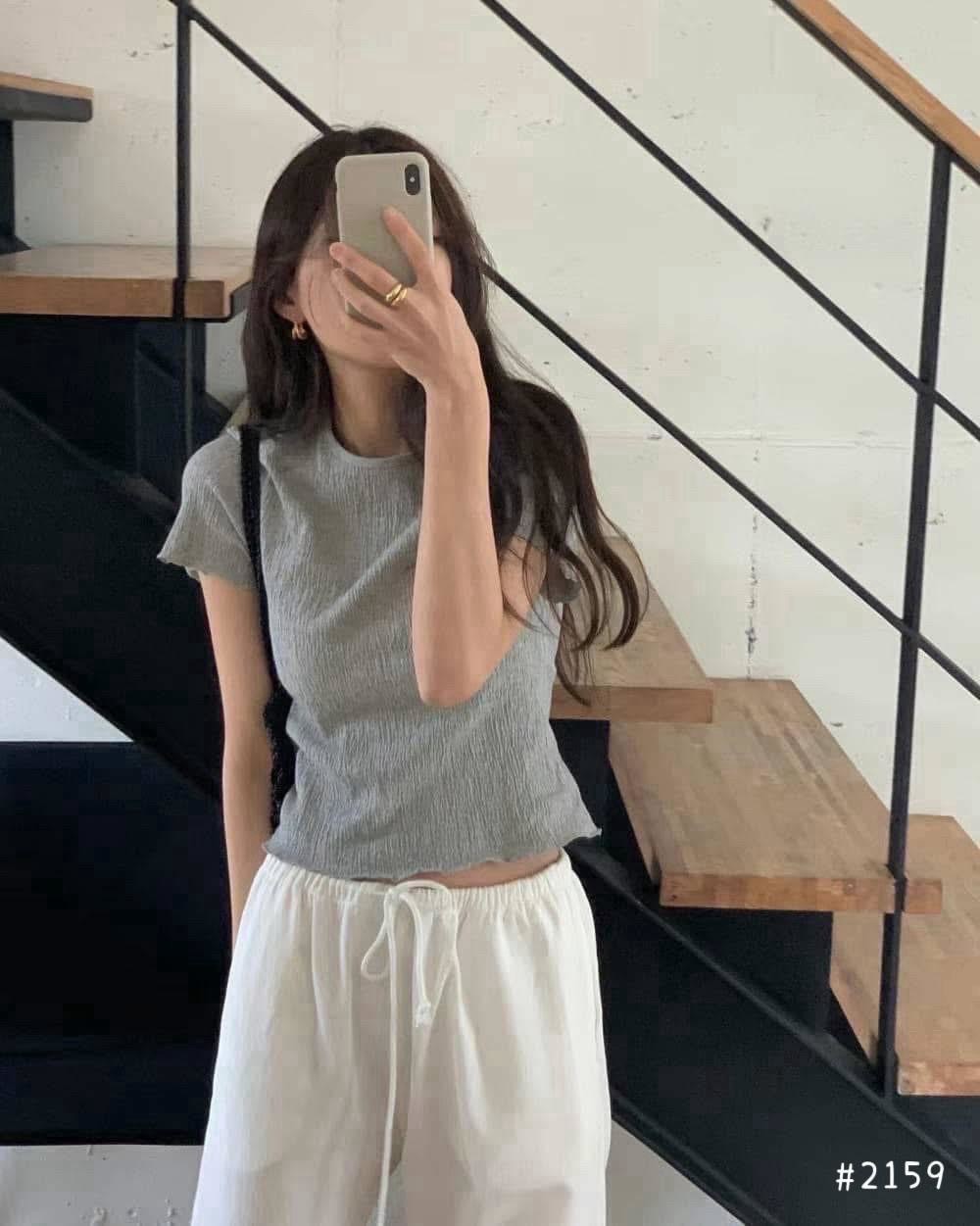 colette.yu♡ 預購｜韓系彈力肌理紋捲邊短板上衣