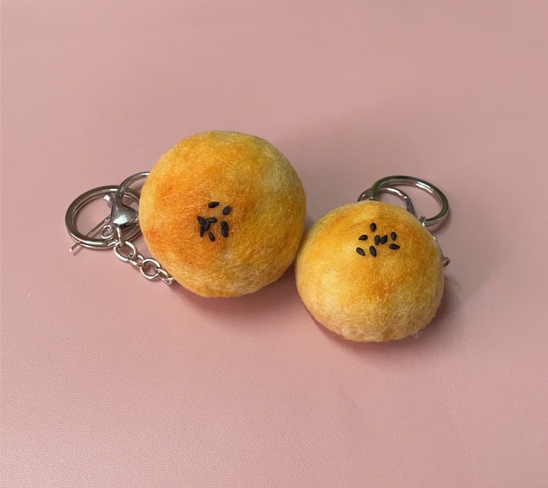 【Meibee手作】蛋黃酥羊毛氈吊飾