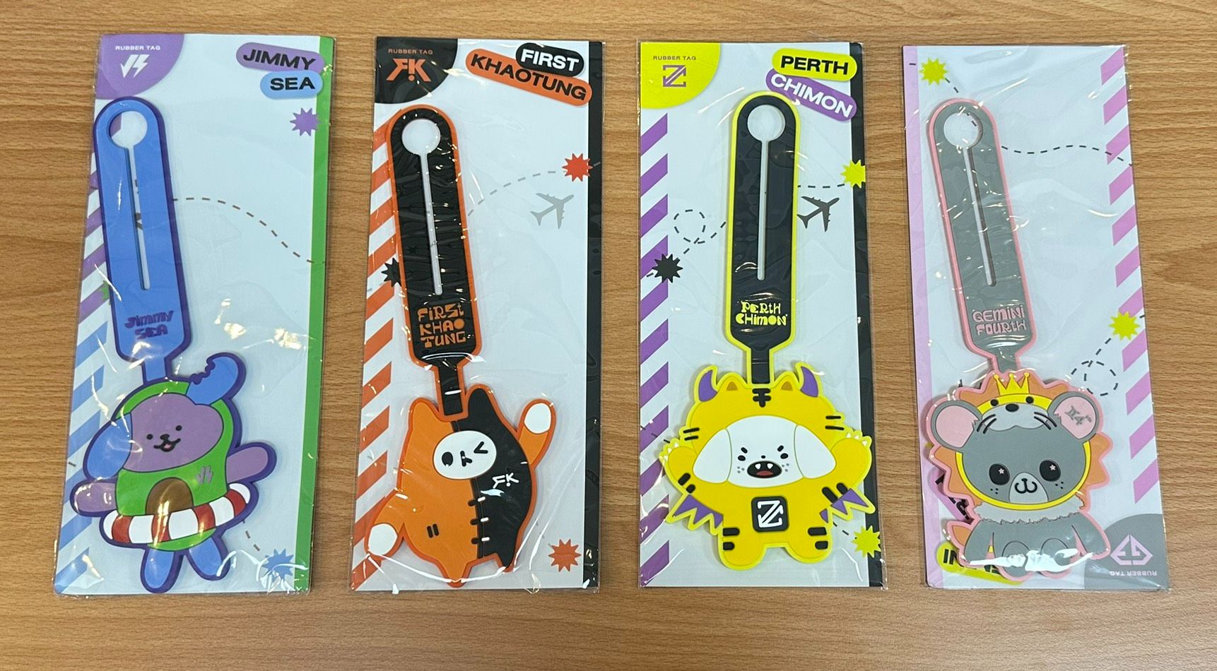 【周邊區】卡套、迷你照片組、三格照、髮圈、扭蛋、行李吊牌、吊飾小背包