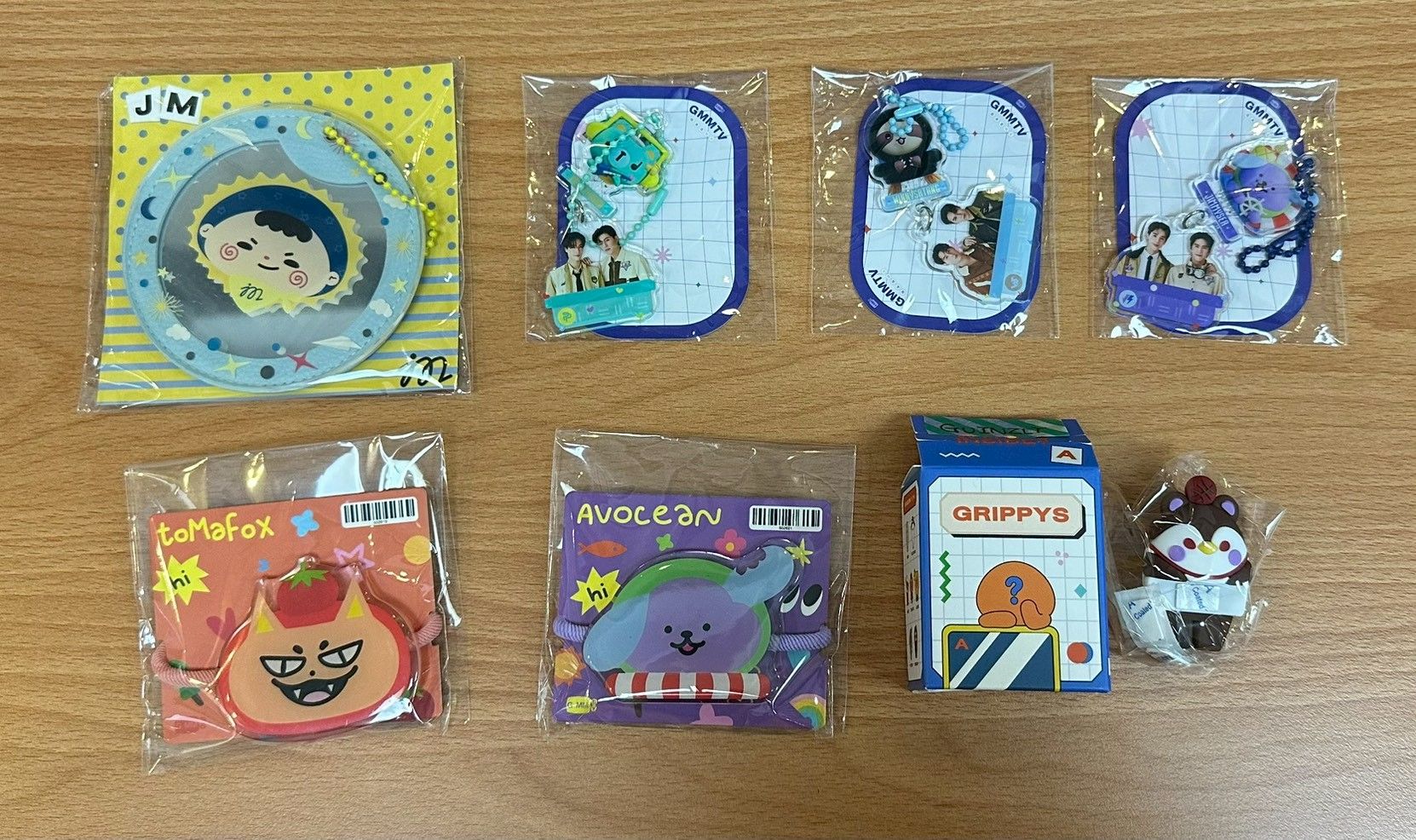 【周邊區】卡套、迷你照片組、三格照、髮圈、扭蛋、行李吊牌、鏡子