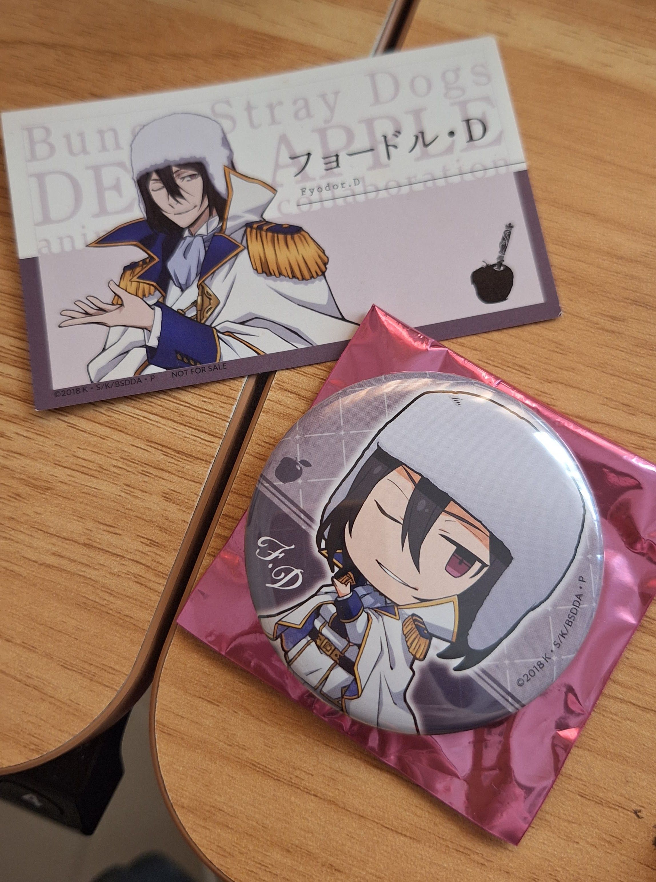 文豪野犬劇場版cafe  DeadApple 徽章+名片組（陀思）