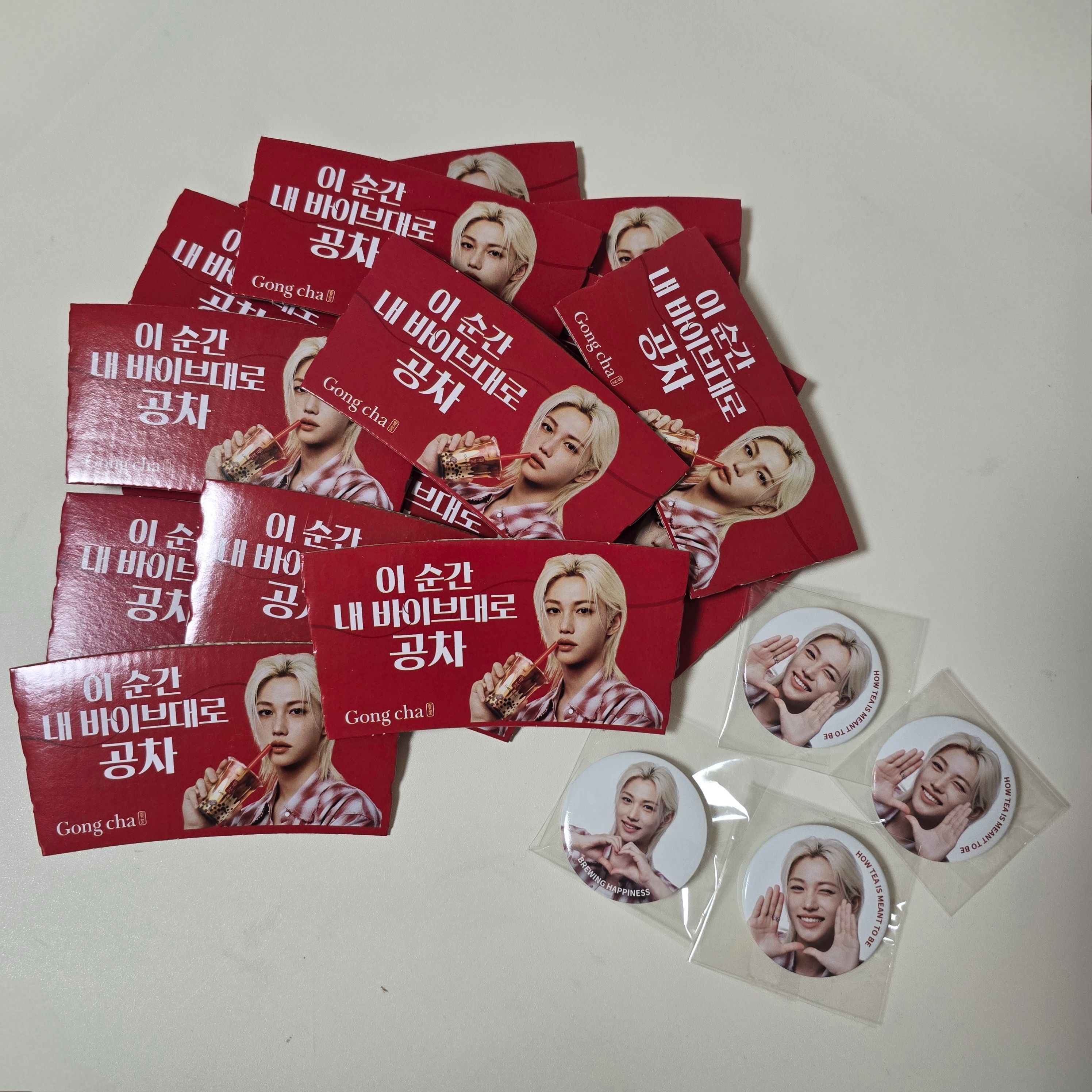 貢茶徽章組合（一個徽章+两個被套）320元