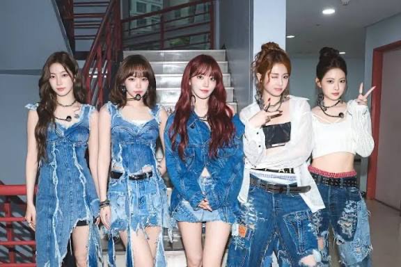 LESSERAFIM 小卡盲包