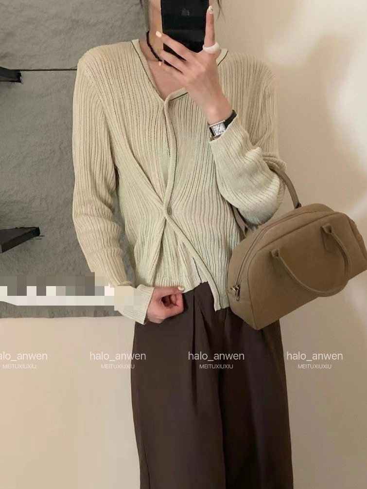 V領側釦針織上衣