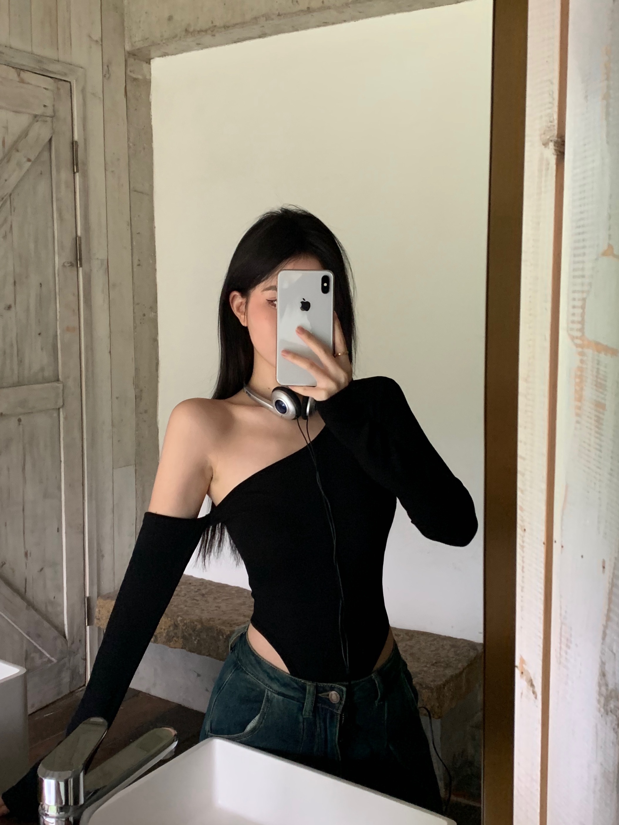 美式辣妹斜領露肩薄款包屁衣