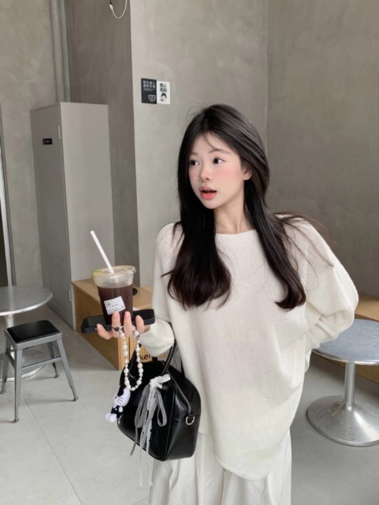 早秋設計感白色蝙蝠袖軟糯休閒寬鬆針織