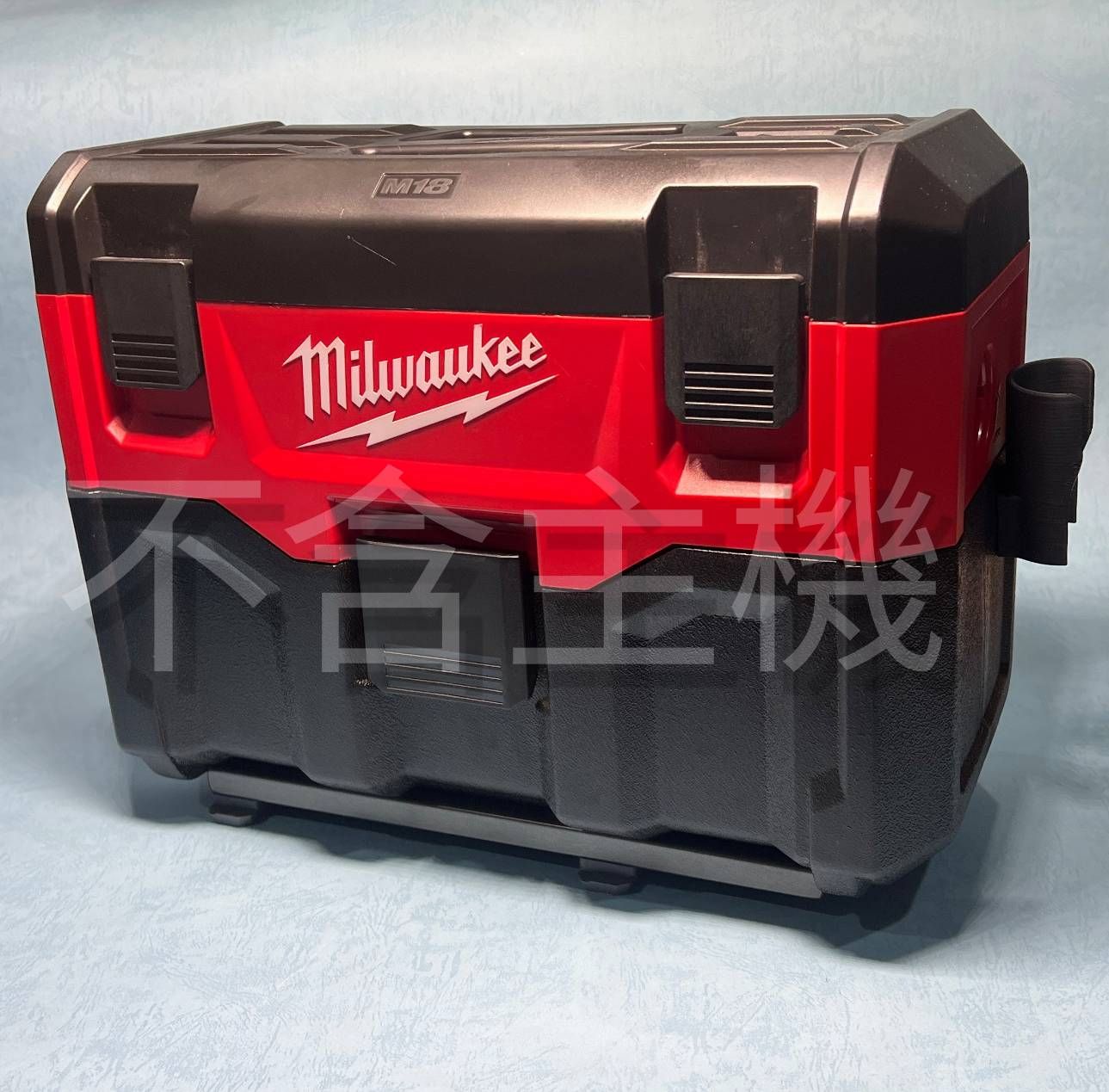 Milwaukee 美沃奇 M18VC2 改裝可堆疊PACKOUT™ 模組化系統配件 （不含吸塵器本體）或與任何物件結合