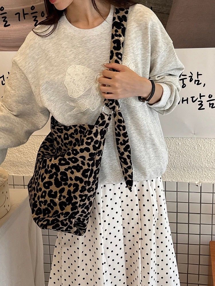 🌟現貨🌟豹紋扭結-耐看百搭扭結豹紋側背包